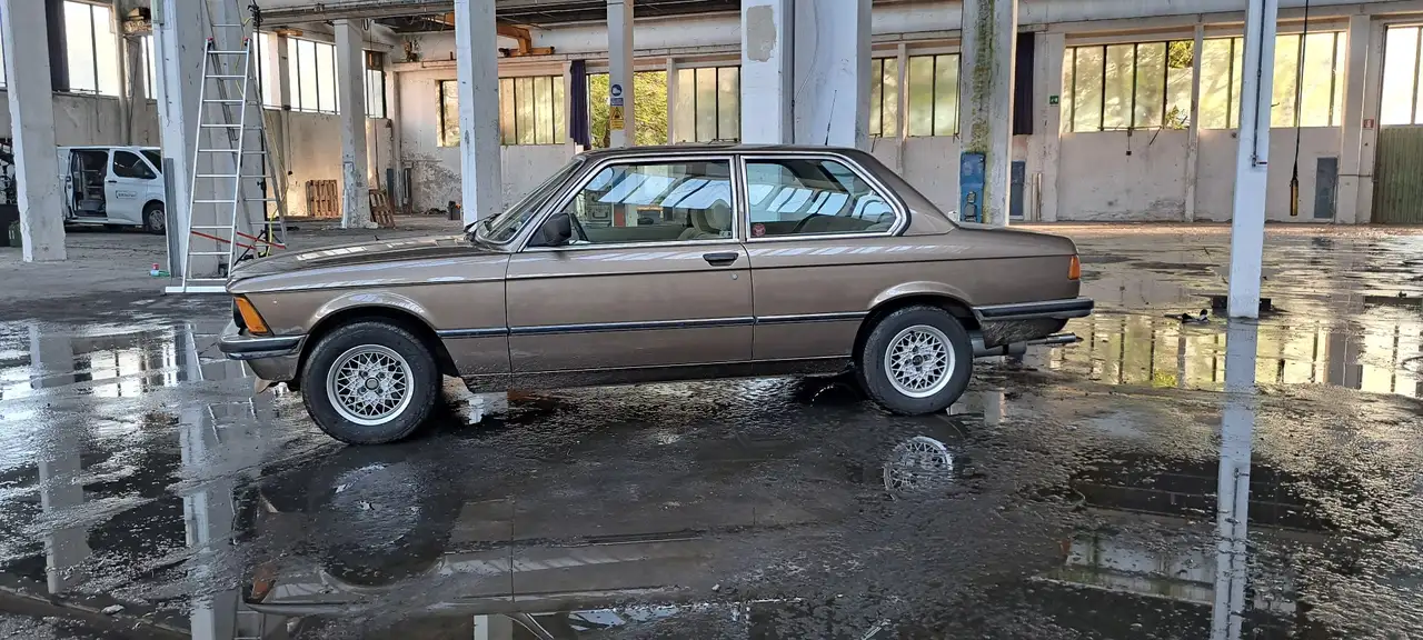 BMW 323 e21 323i 2p, foto 9