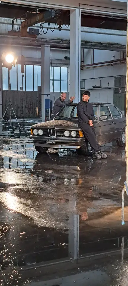 BMW 323 e21 323i 2p, foto 2