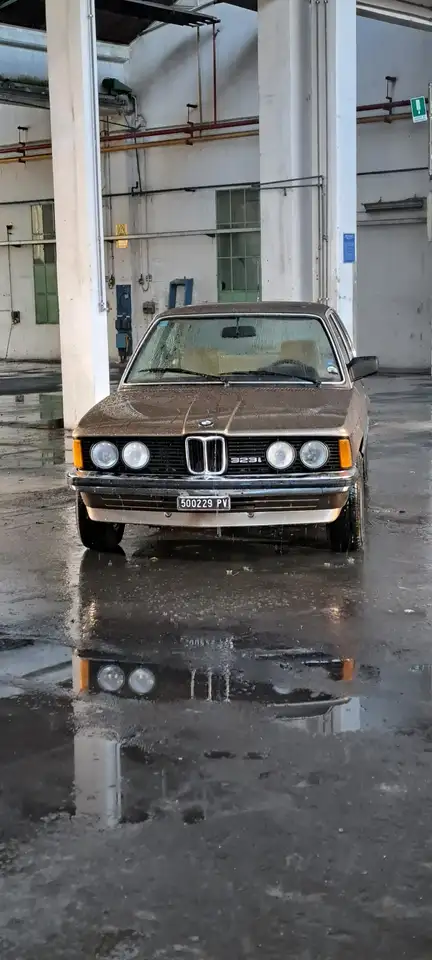 BMW 323 e21 323i 2p, foto 1