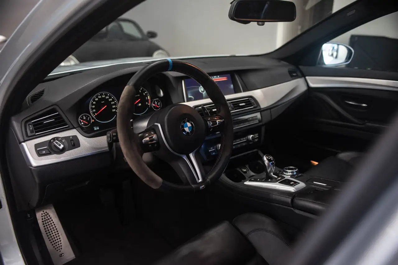 BMW M5 4.4 V8 560CH - BVA - 117.000 KMS