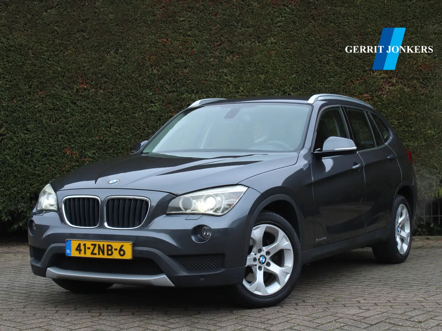 BMW X1 sDrive20i Upgrade Edition | 1e eigenaar | Dealeron Gris - 1