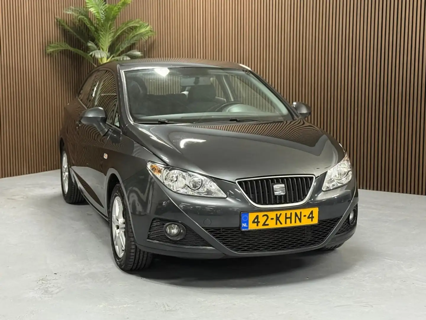 SEAT Ibiza SC 1.4 Style eerste eigenaar, nieuw D.Riem Gris - 2