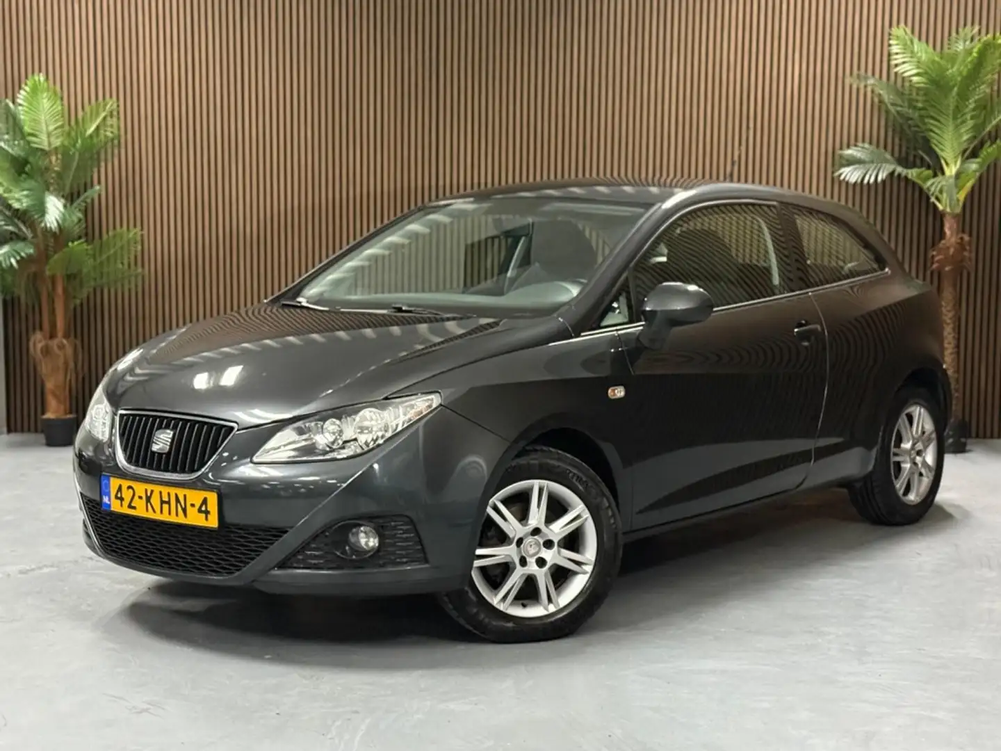 SEAT Ibiza SC 1.4 Style eerste eigenaar, nieuw D.Riem Gris - 1