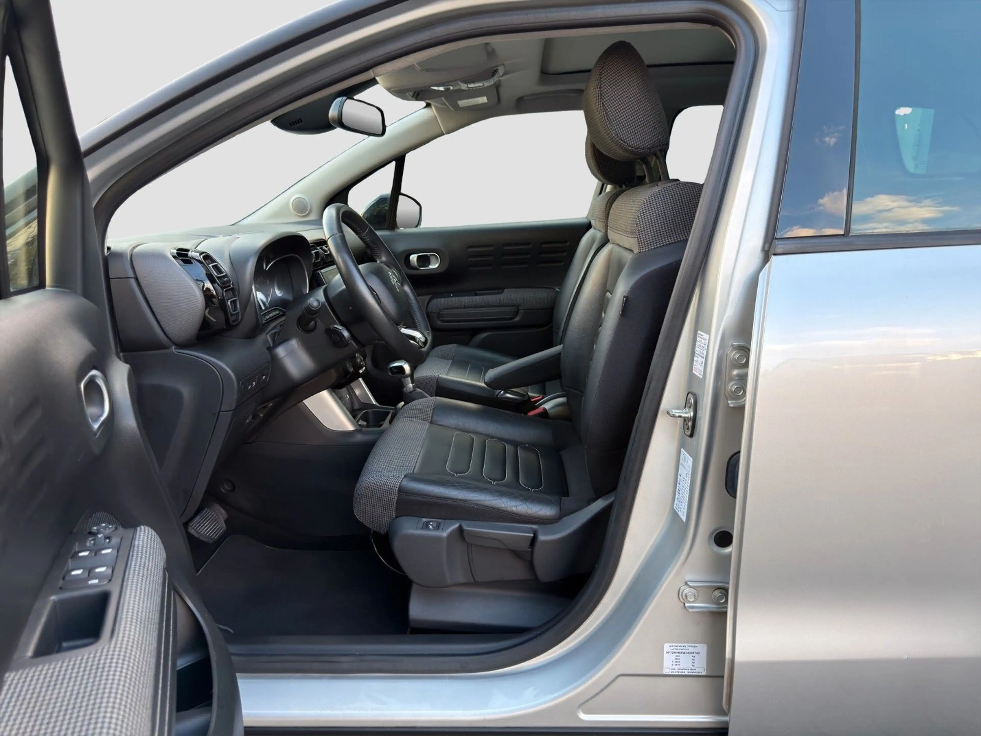 Citroen C3 Aircross Shine*1.Hand*Pano*Leder*Kamera*SHZ.. — photo 9