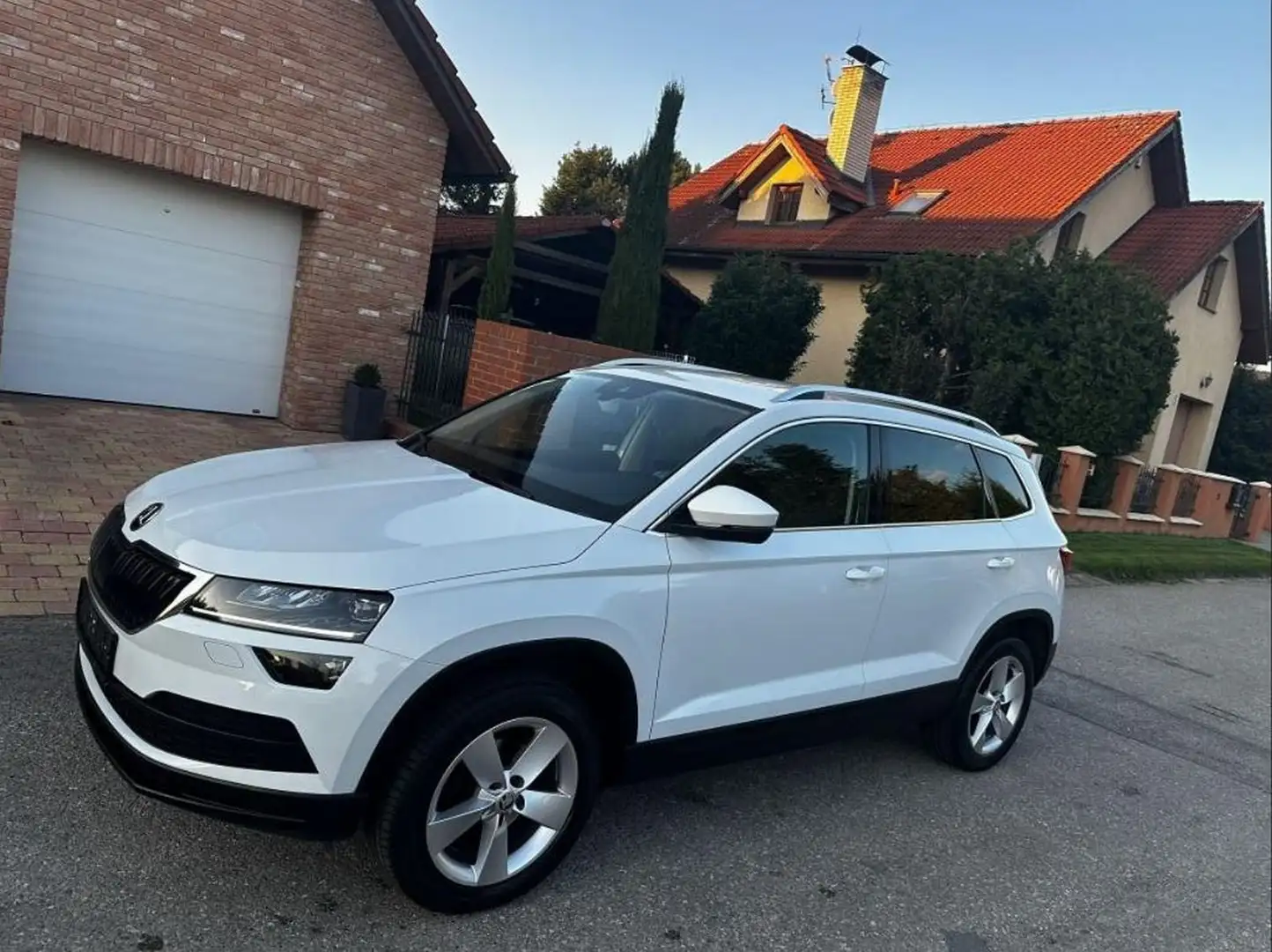 Skoda Karoq Karoq 1,6 TDI Style 125 DSG Aut. Style 125 Weiß - 1