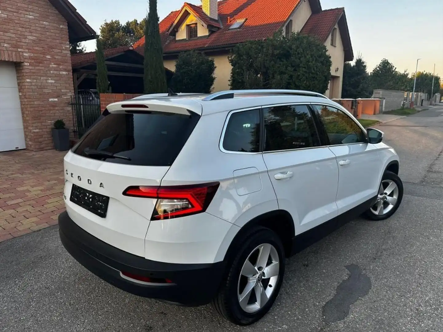 Skoda Karoq Karoq 1,6 TDI Style 125 DSG Aut. Style 125 Weiß - 2