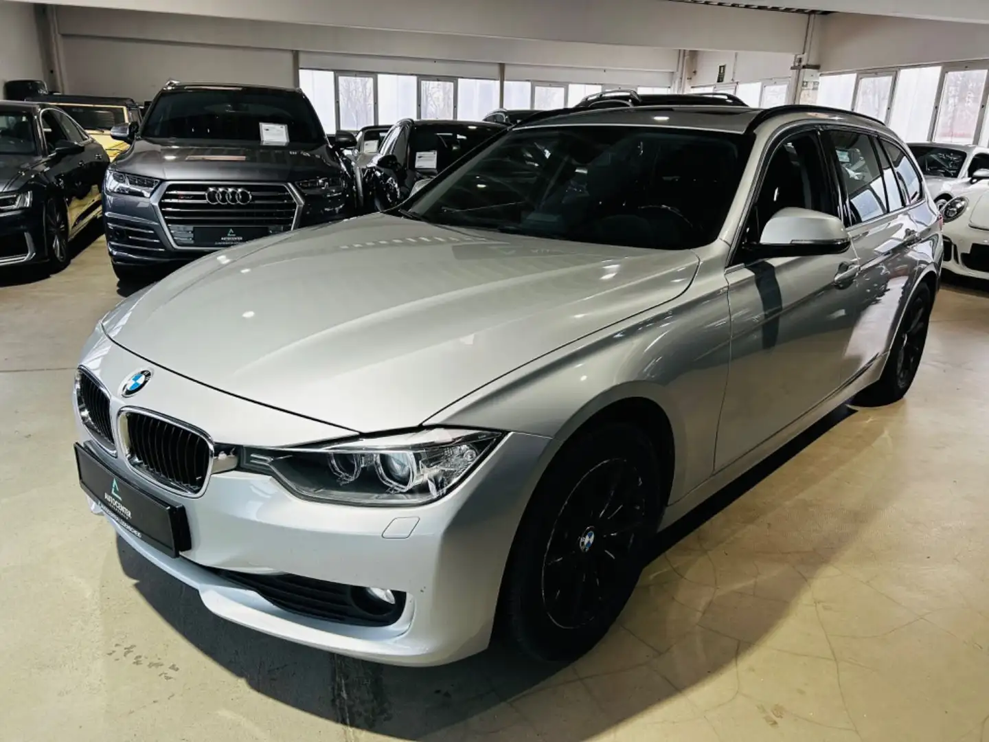 BMW 320 d Touring *Pano*BiXenon*Pdc*Ahk* Silber - 2