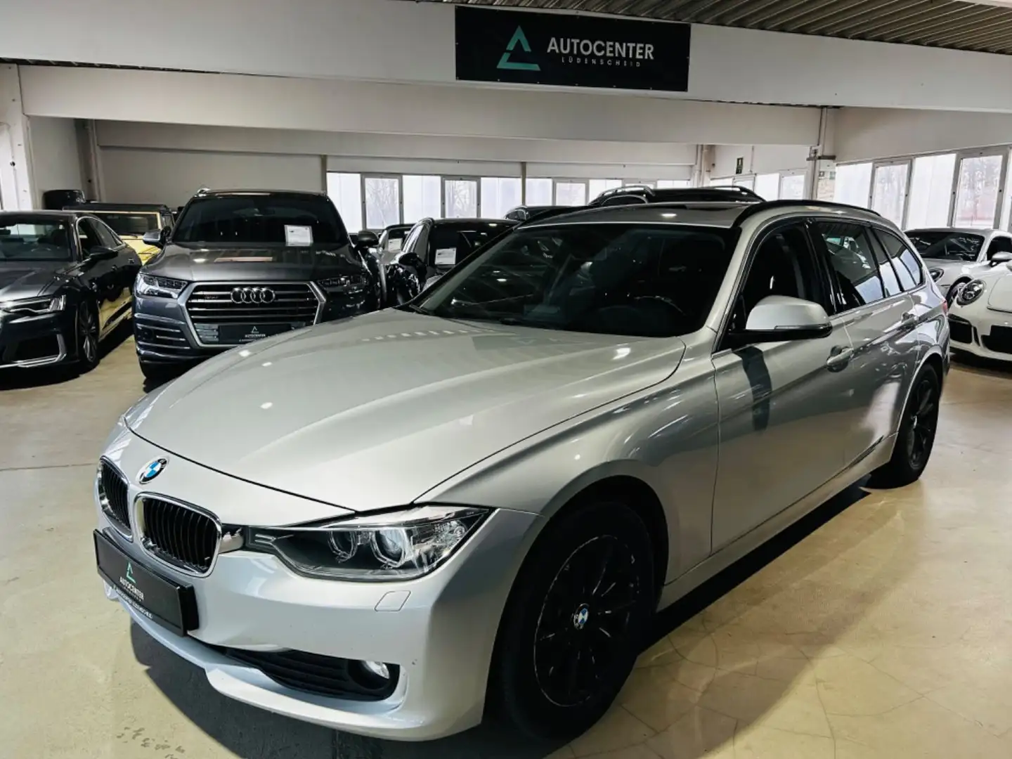 BMW 320 d Touring *Pano*BiXenon*Pdc*Ahk* Silber - 1
