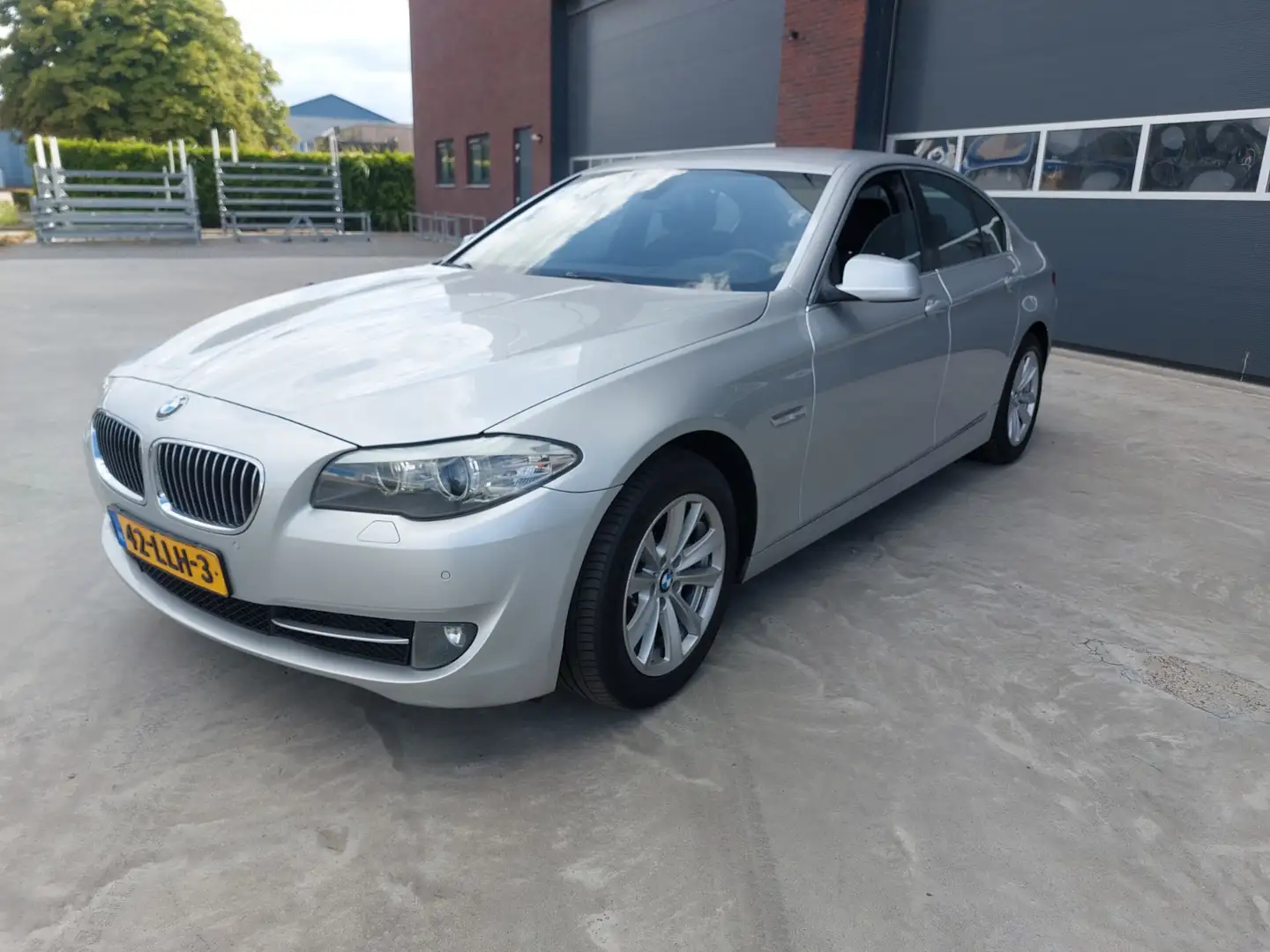 BMW 523 5-serie 523i 6 cilinder Executive Automaat Nav LMV Zilver - 2