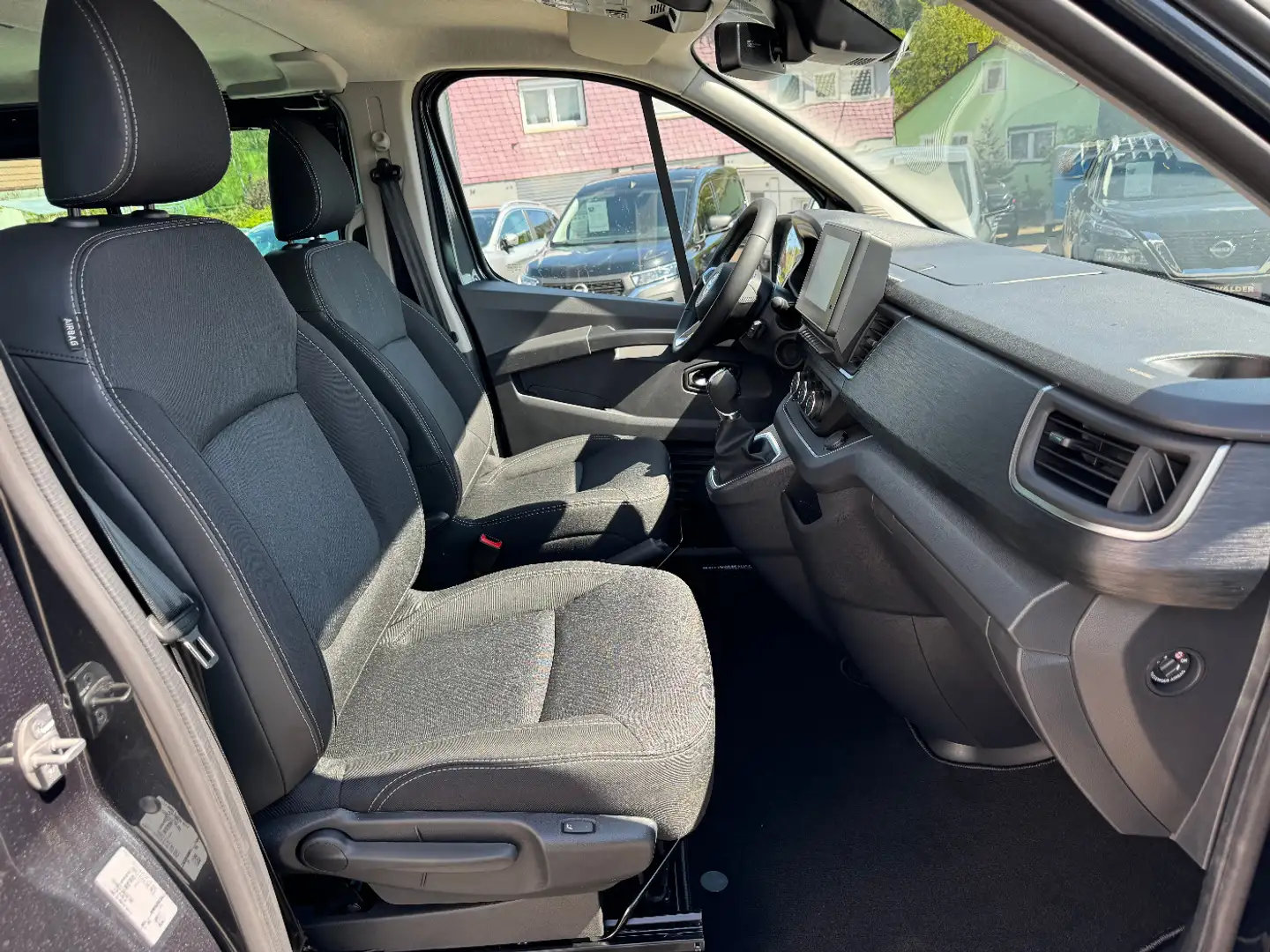 Nissan Primastar Kombi L1H1 Autom. Tekna Design Paket 8-Sitzer Gri - 2