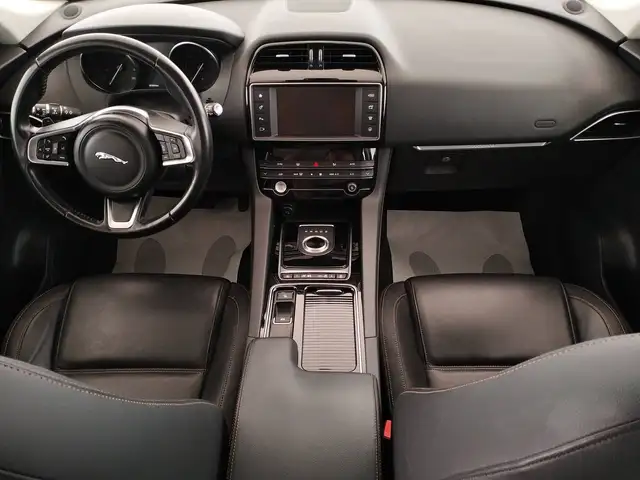 Jaguar F-Pace view 8