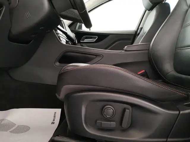 Jaguar F-Pace view 11