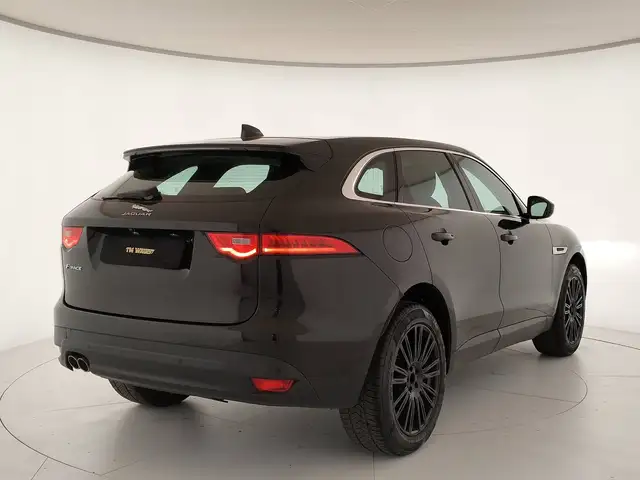 Jaguar F-Pace view 5