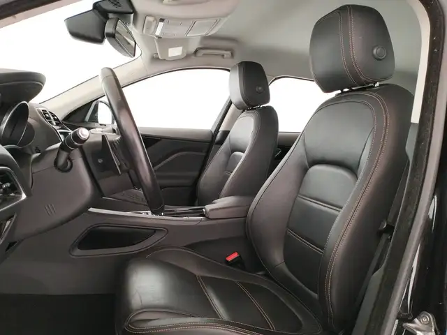 Jaguar F-Pace view 10