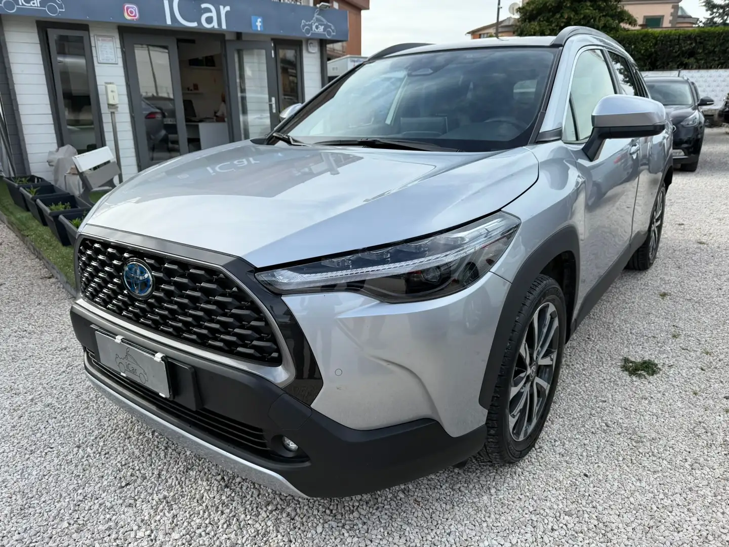Toyota Corolla Cross 2.0h Lounge 4wd 197cv e-cvt Plateado - 2
