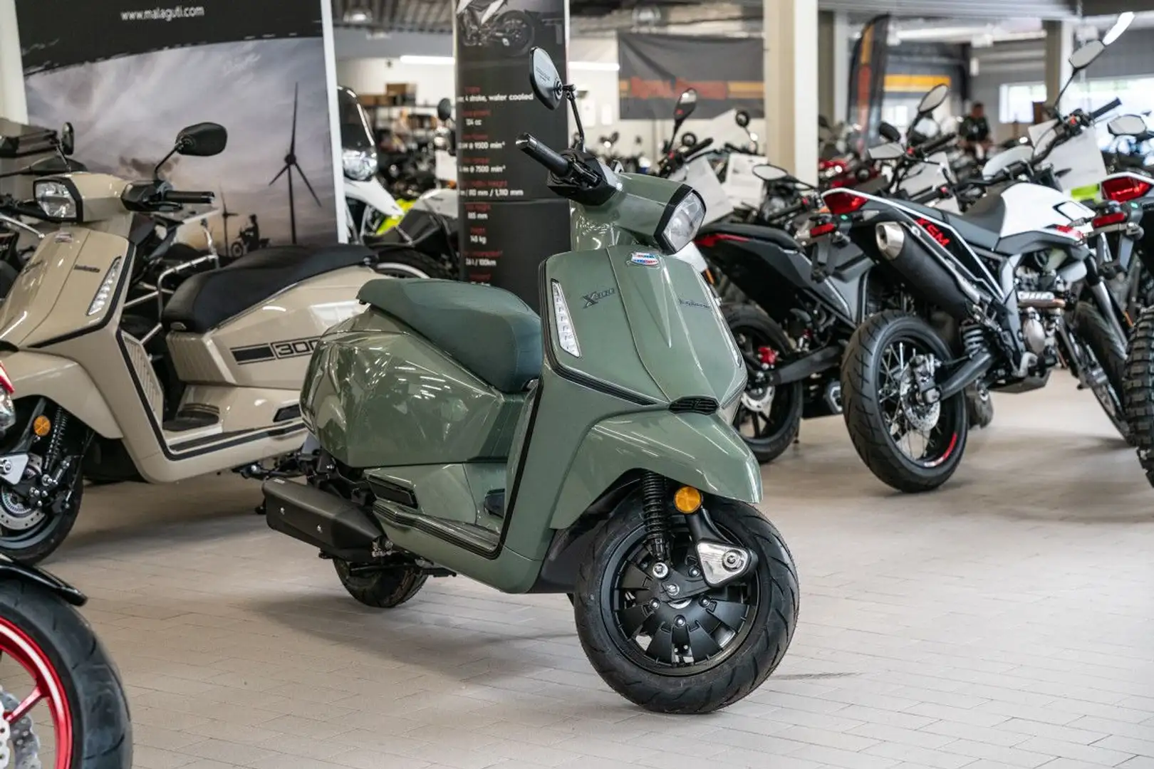 Lambretta X 300 ABS, sofort lieferbar, Lieferservice Zelená - 2