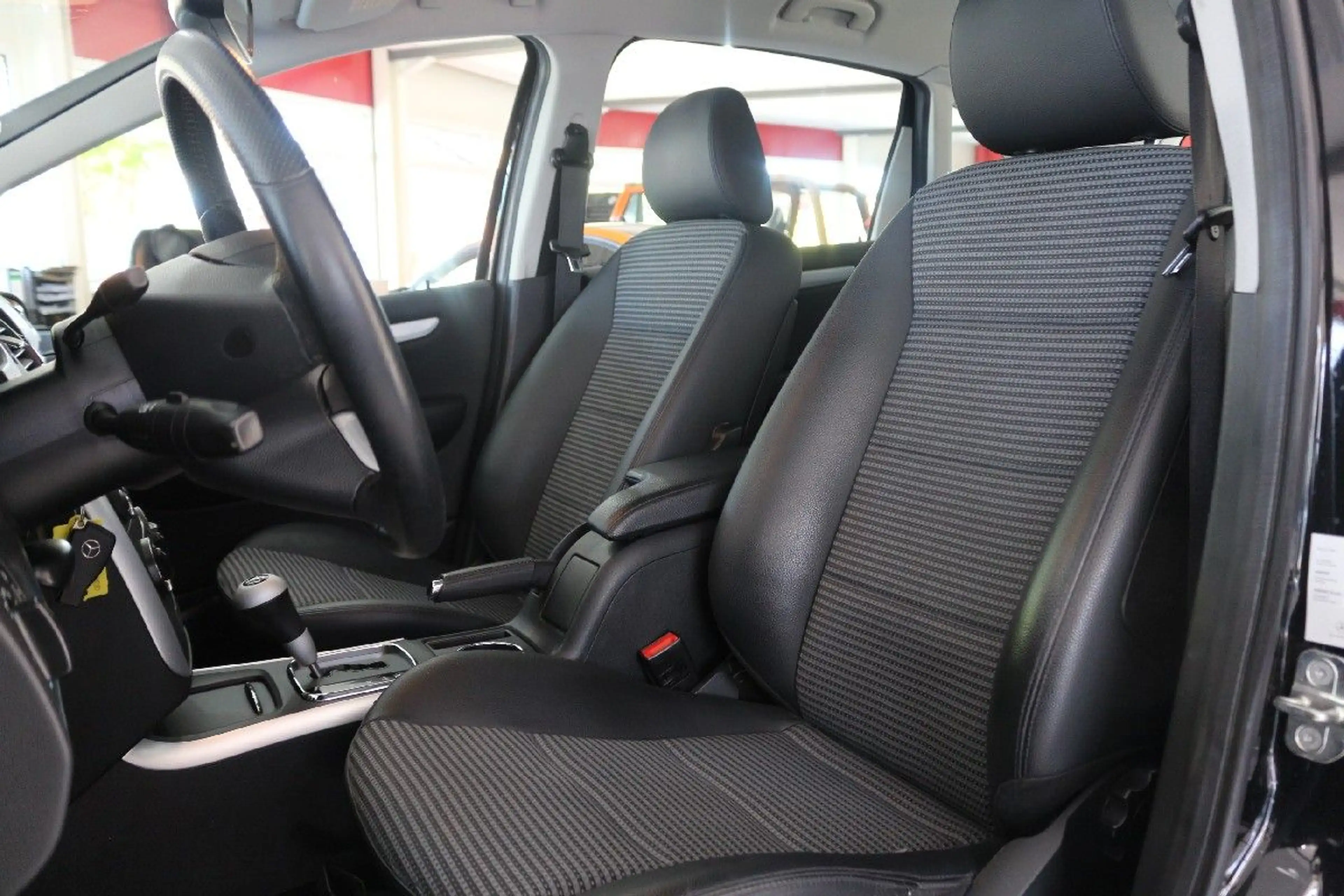 Mercedes-Benz B 200 CDI - Automatik-Navi-SItzheiz-PDC-Klima — photo 11