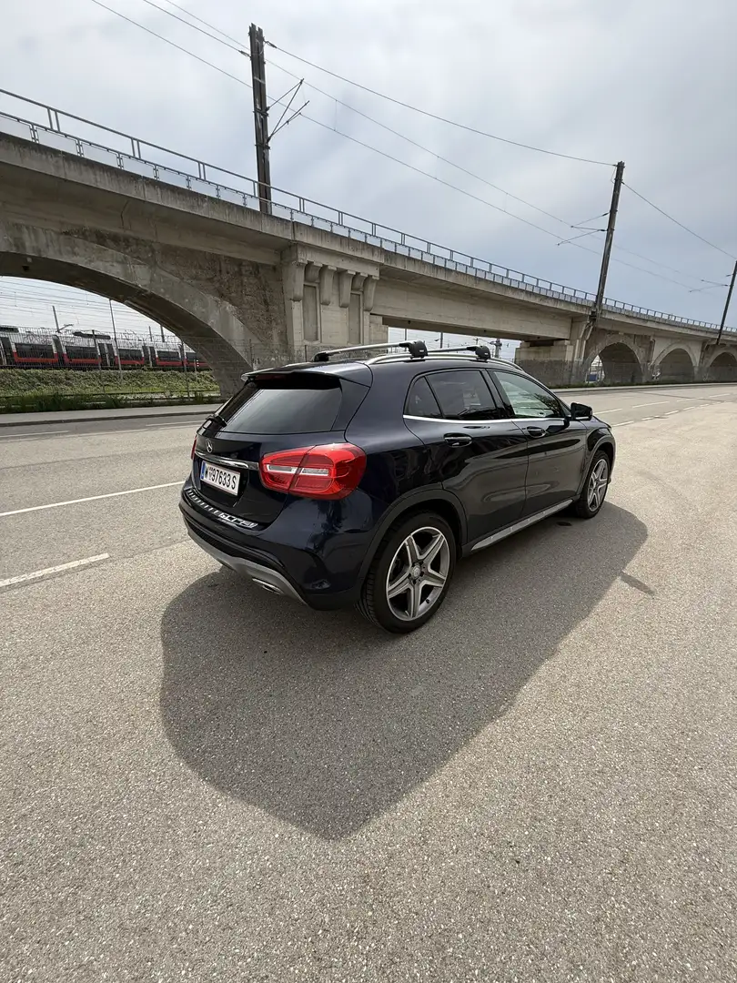 Mercedes-Benz GLA 200 d Aut. AMG Line Blau - 2