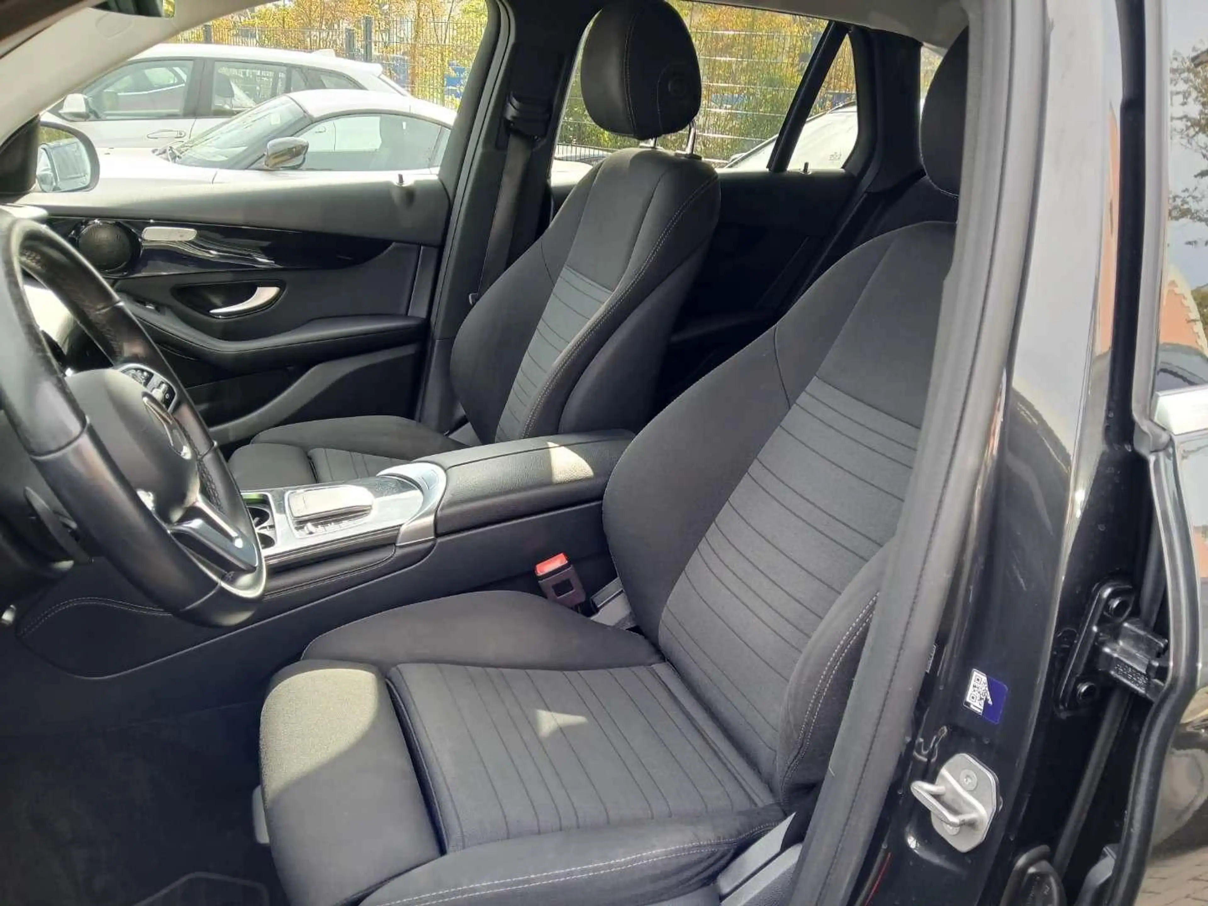 Mercedes-Benz GLC 300 GLC 300 e 4Matic Business RFK LED DAB Navi — photo 7