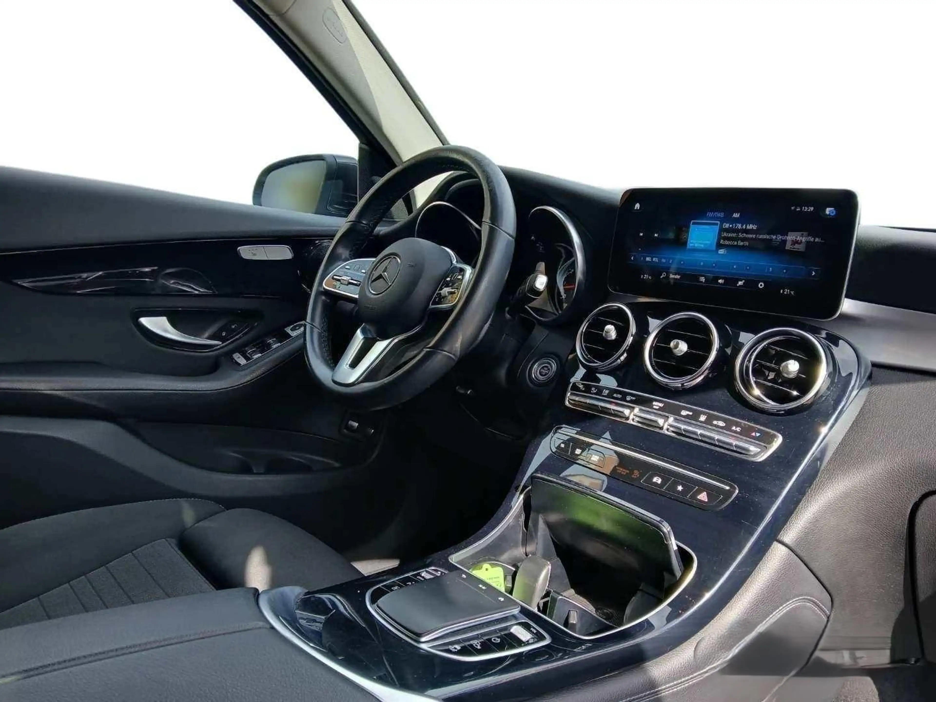 Mercedes-Benz GLC 300 GLC 300 e 4Matic Business RFK LED DAB Navi — photo 8