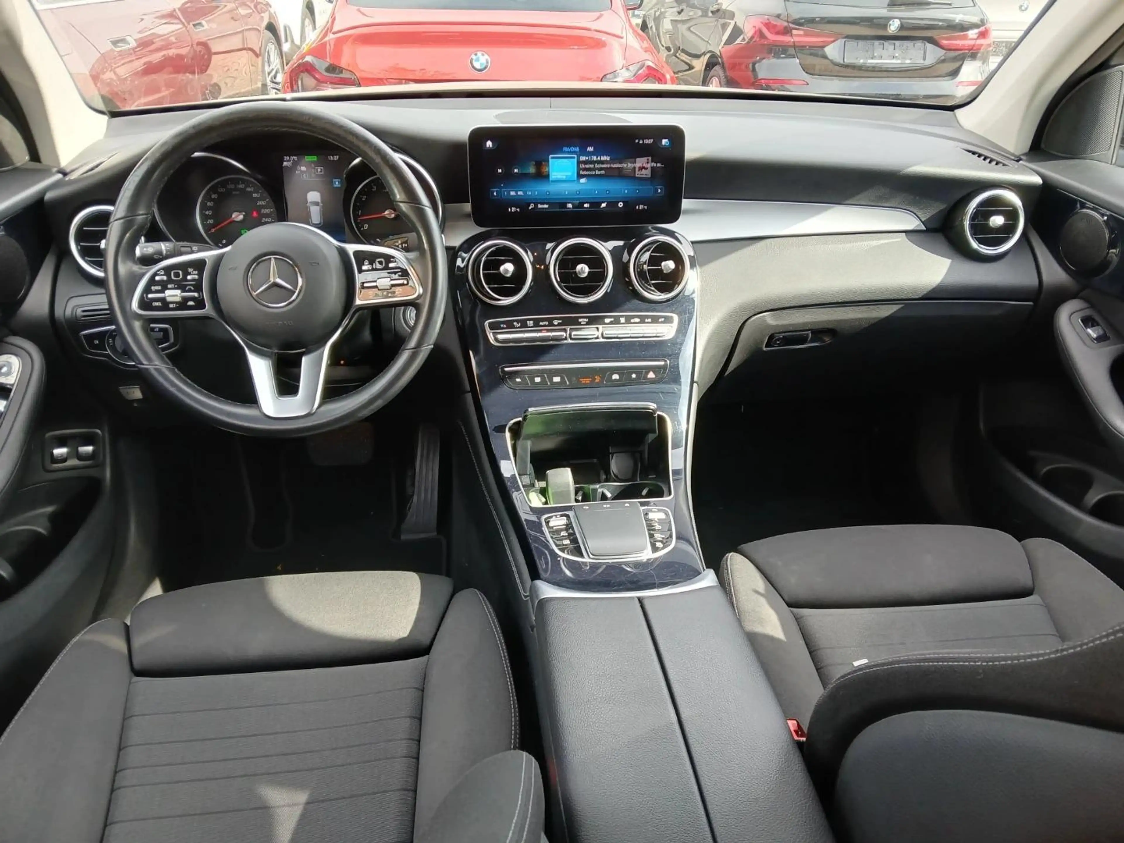 Mercedes-Benz GLC 300 GLC 300 e 4Matic Business RFK LED DAB Navi — photo 10
