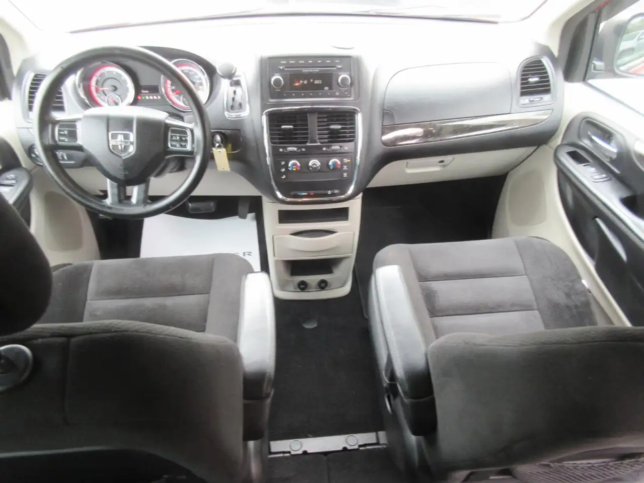 Dodge Grand Caravan снимка Dodge Grand Caravan