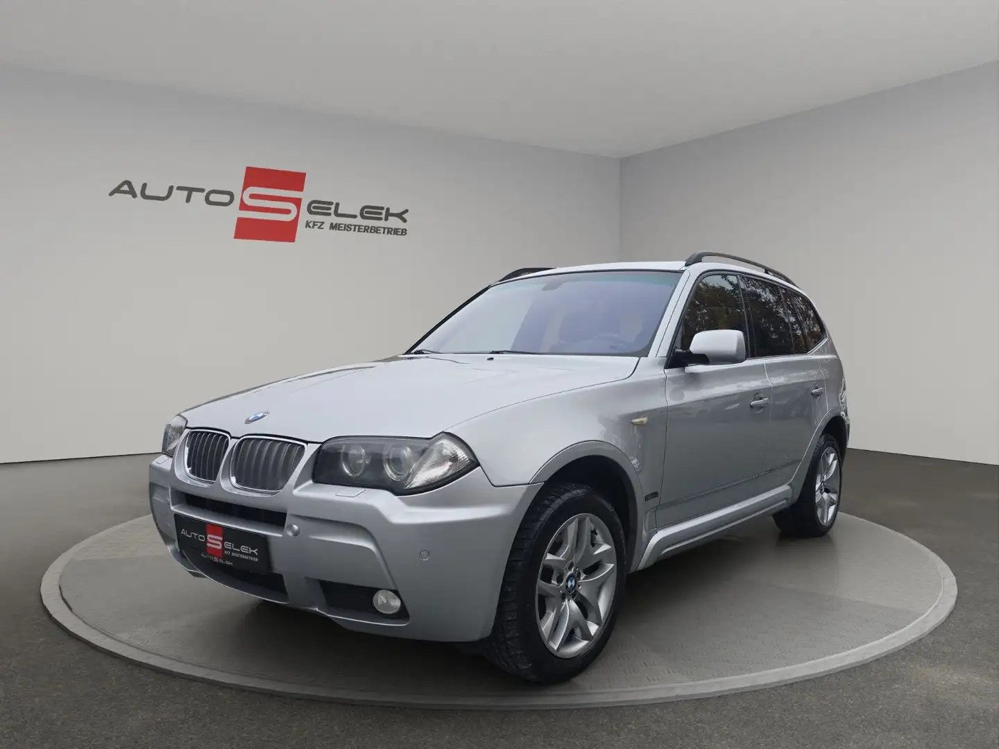 BMW X3 xDrive 30d M-PAKET+LEDER+AHK+NAVI+PDC Silber - 1