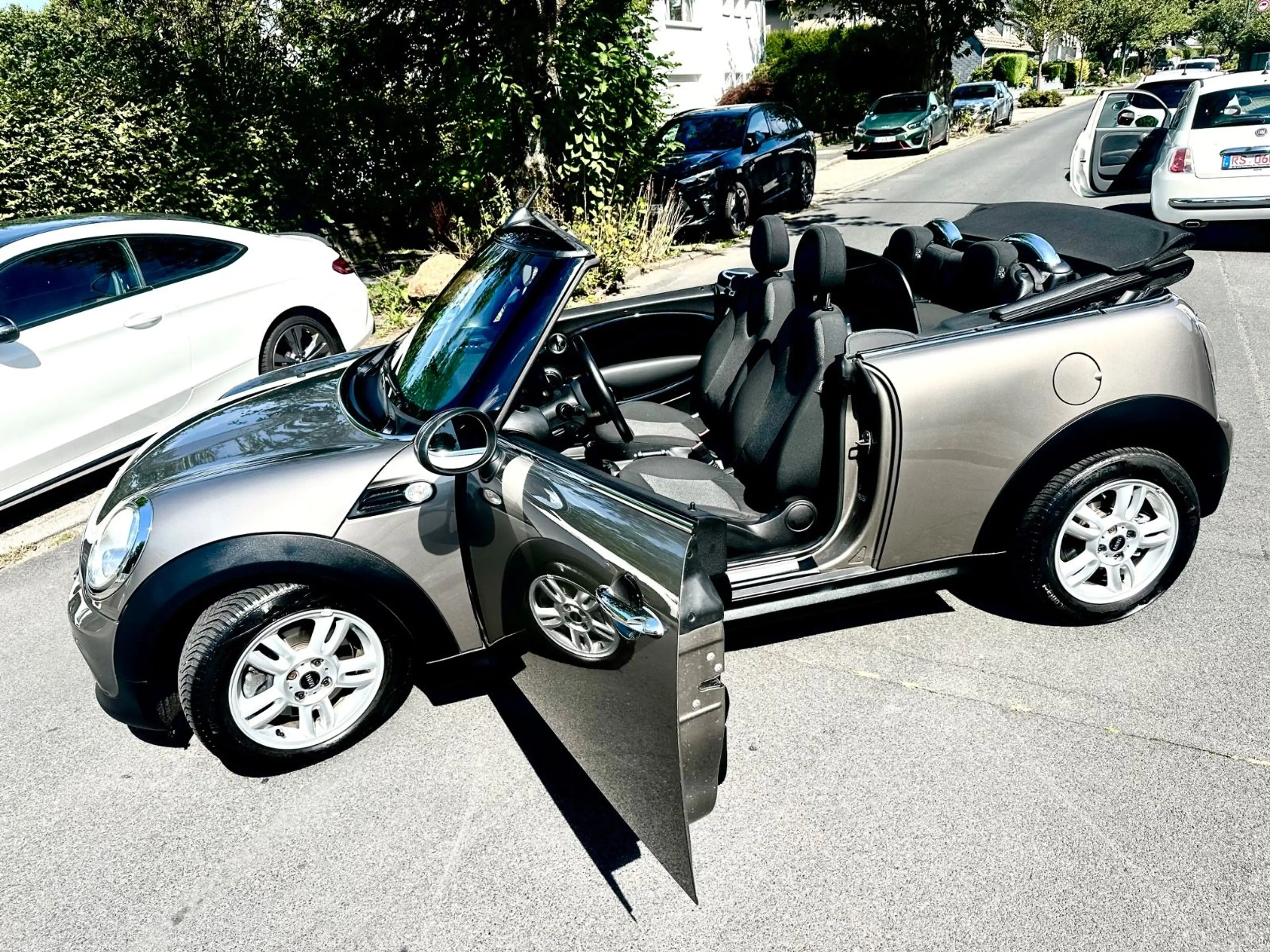 MINI Cooper Cabrio Automati 100PS Neuwertig Einparkh — photo 6