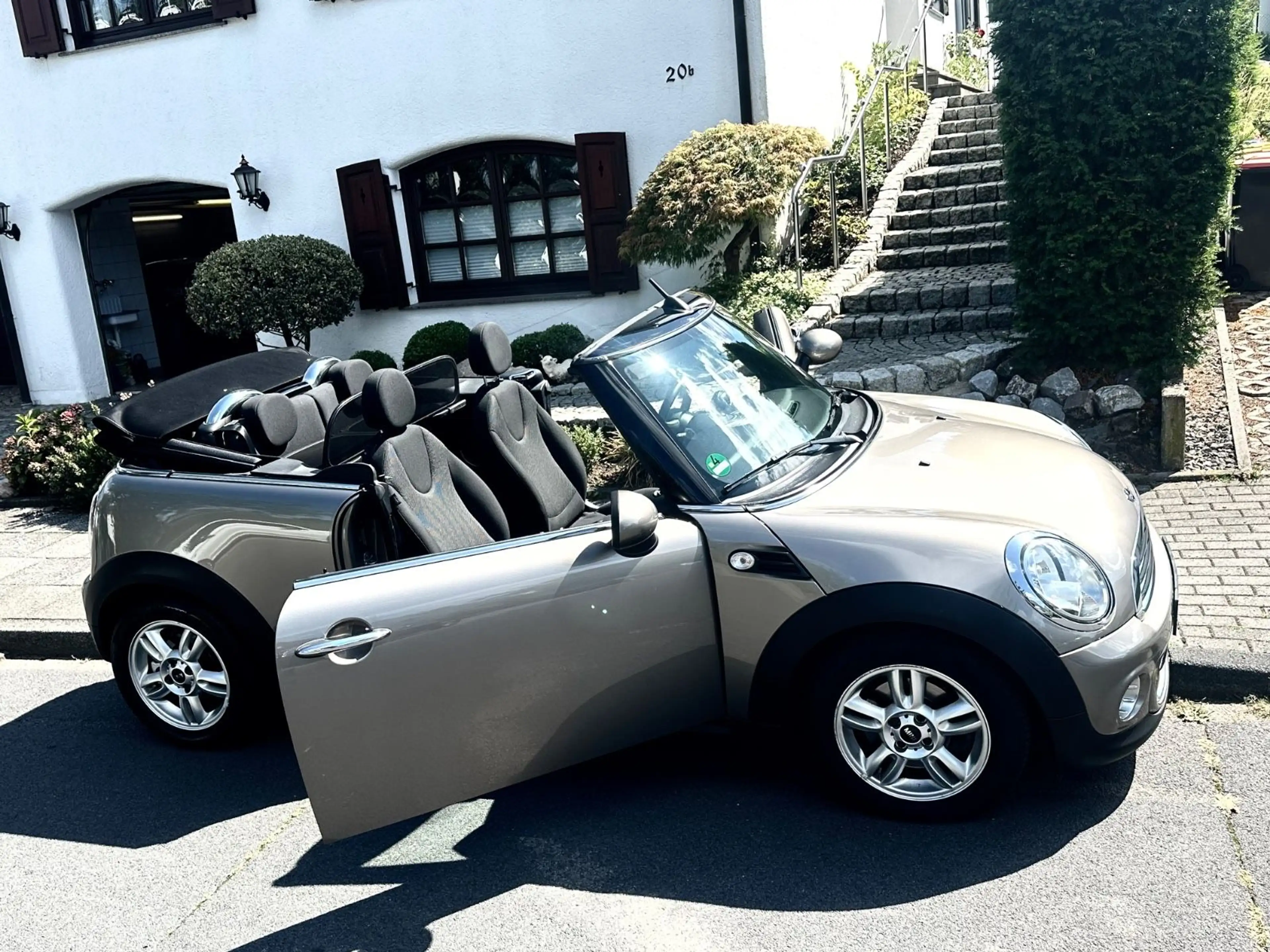 MINI Cooper Cabrio Automati 100PS Neuwertig Einparkh — photo 2