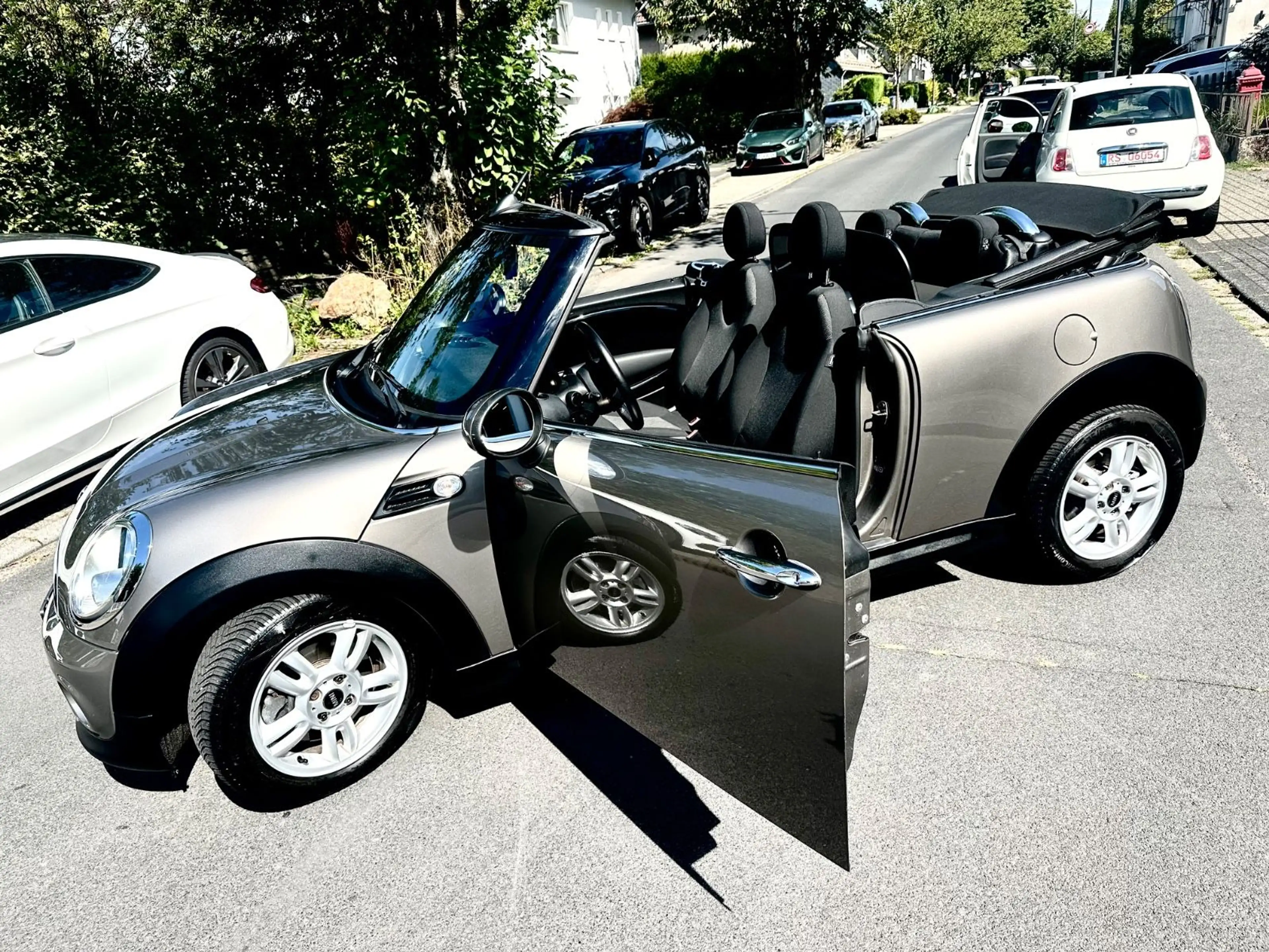 MINI Cooper Cabrio Automati 100PS Neuwertig Einparkh