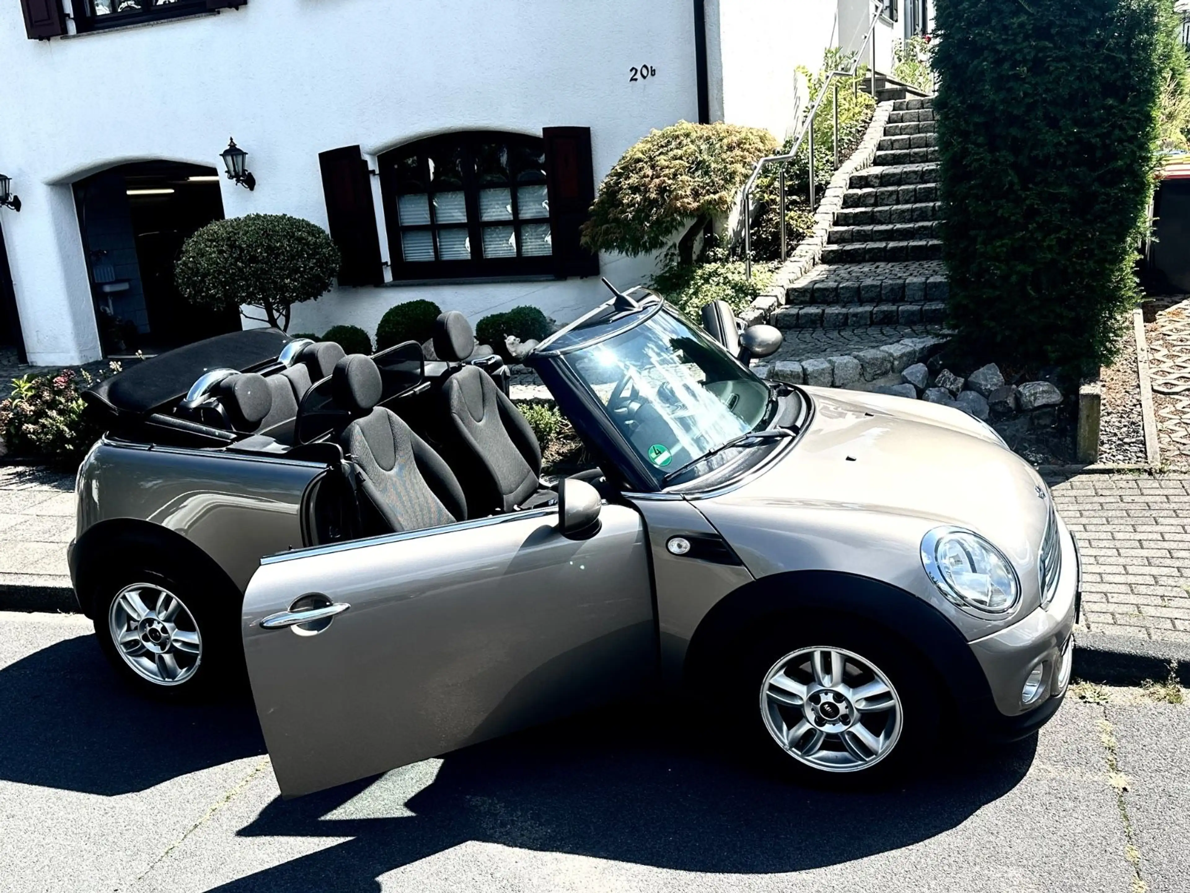 MINI Cooper Cabrio Automati 100PS Neuwertig Einparkh — photo 5