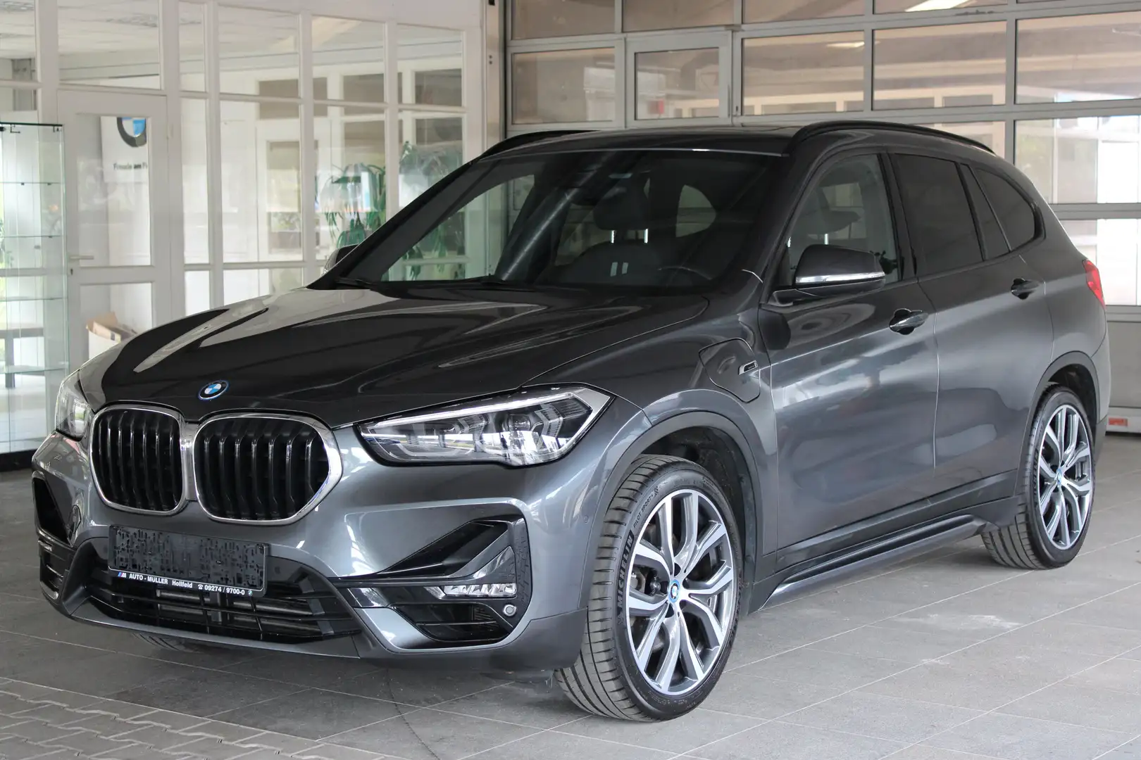 BMW X1 xDrive25e Sport Line HiFi DAB Gris - 2