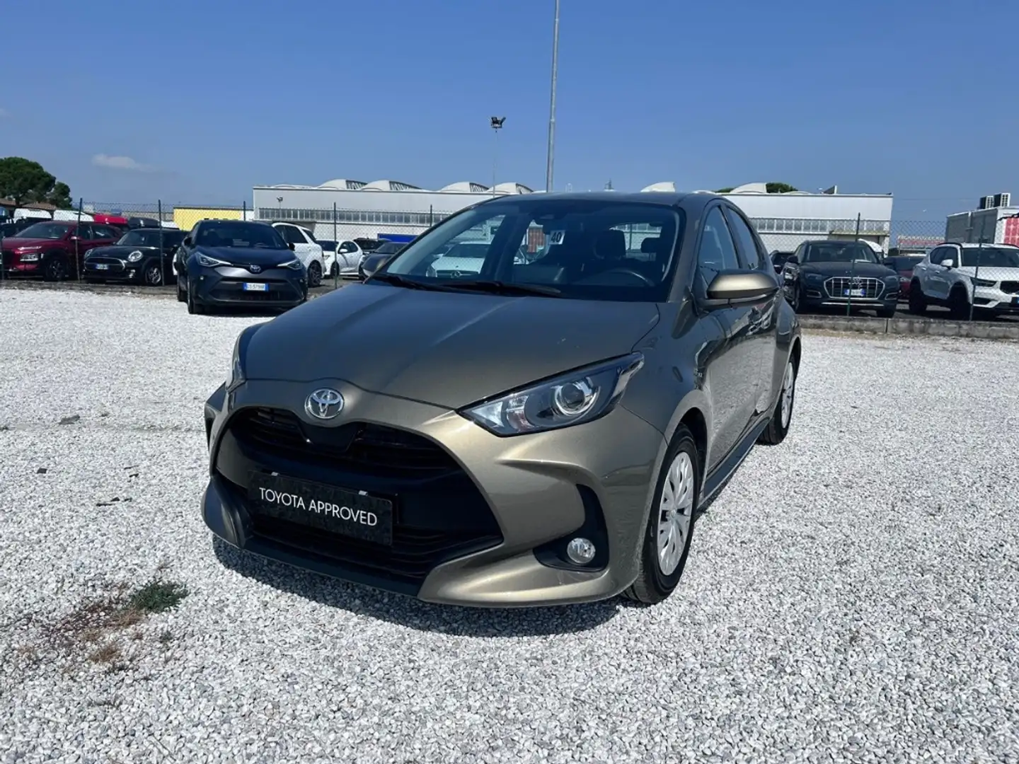 Toyota Yaris 1.0 5 porte Active Bronzo - 1