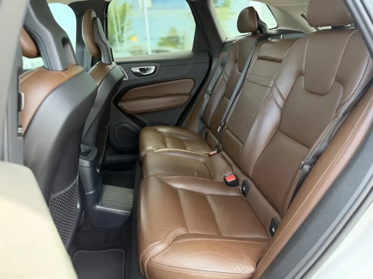 Volvo XC60 снимка Volvo XC60