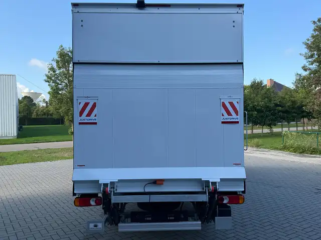 Renault Master view 9