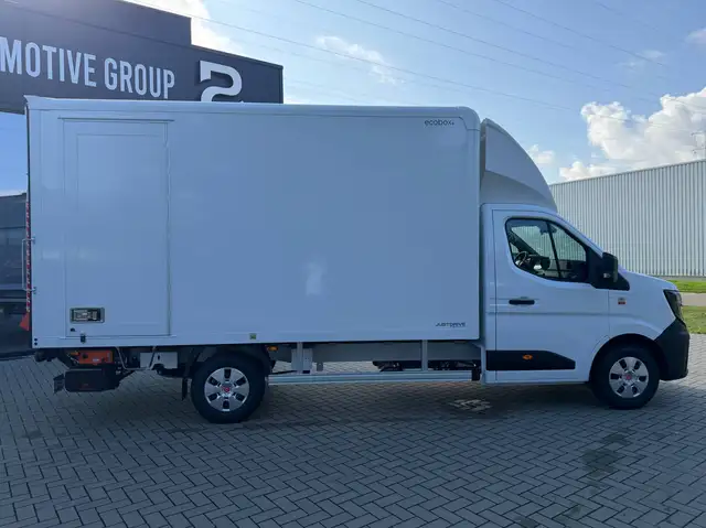 Renault Master view 11