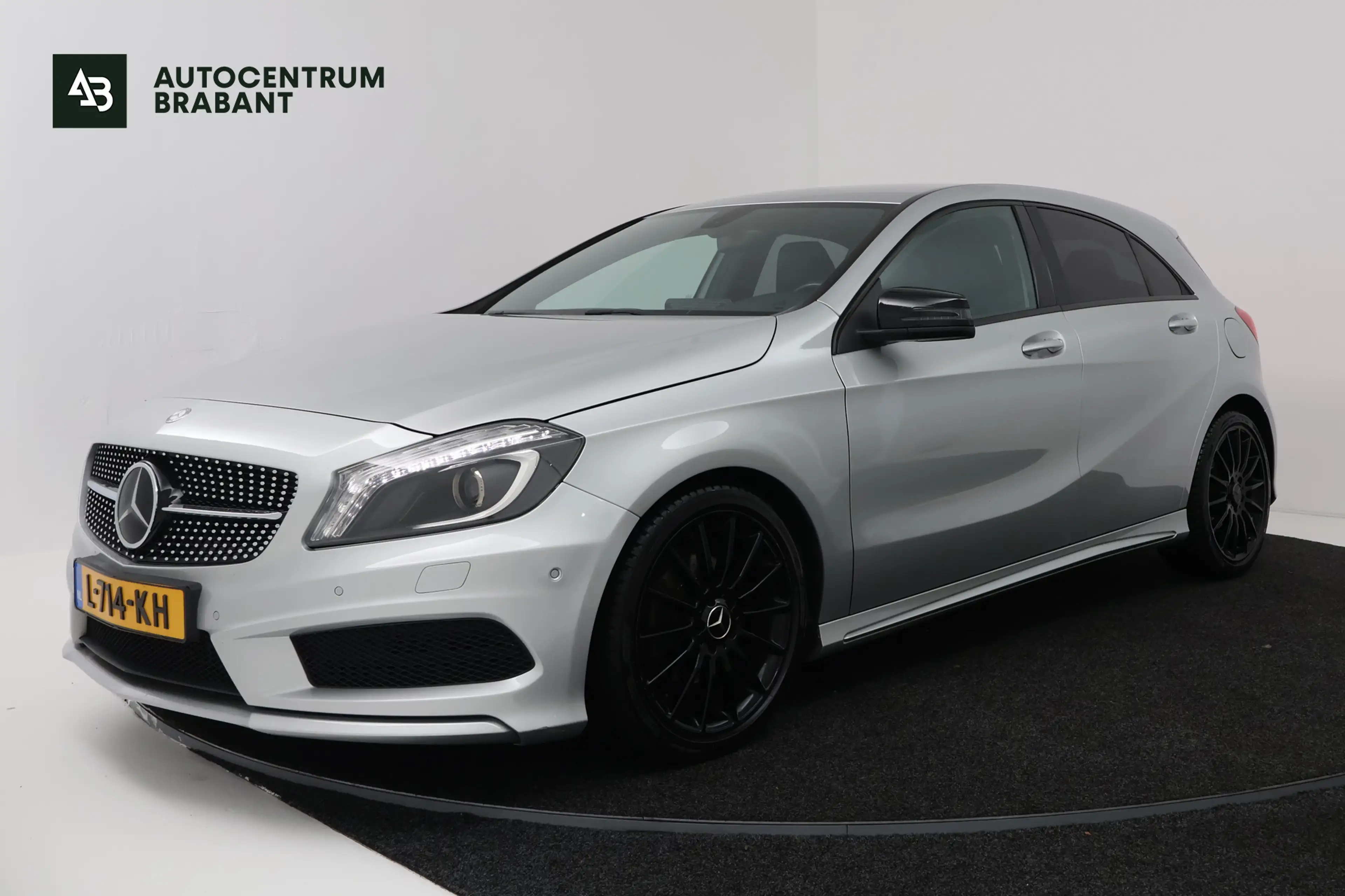 Mercedes-Benz A 180 Ambition (STOELVERWARMING, NAVIGATIE, PARKEERSENSO