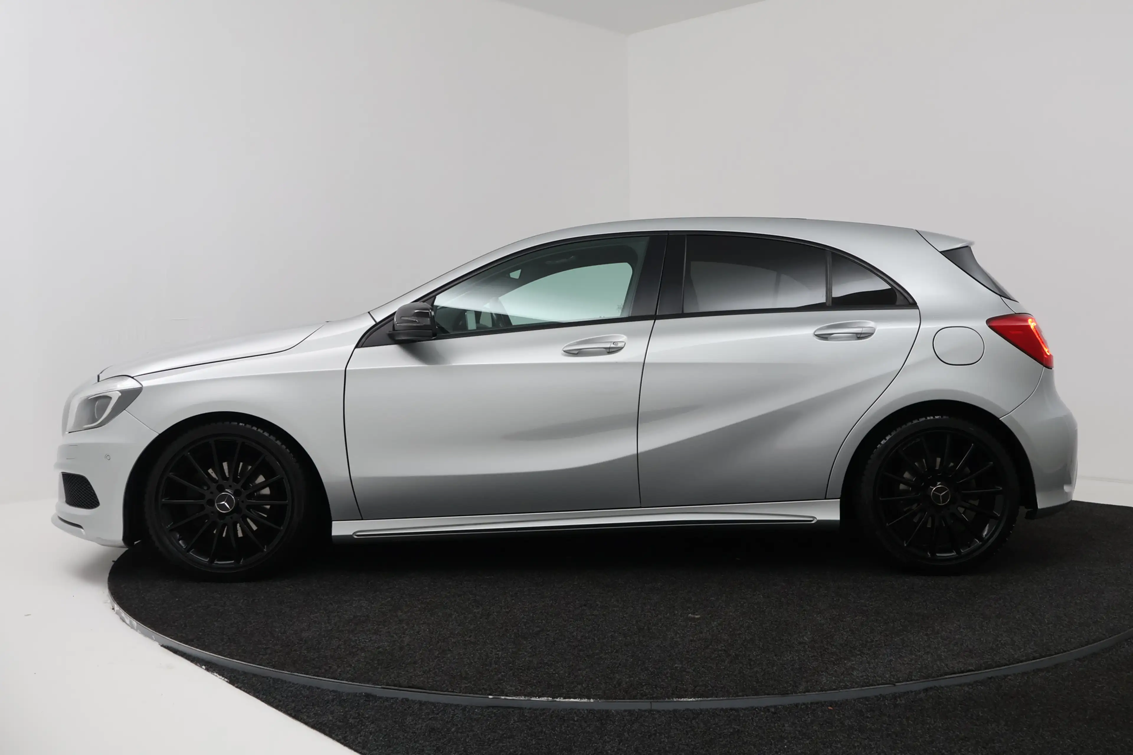 Mercedes-Benz A 180 Ambition (STOELVERWARMING, NAVIGATIE, PARKEERSENSO — photo 2