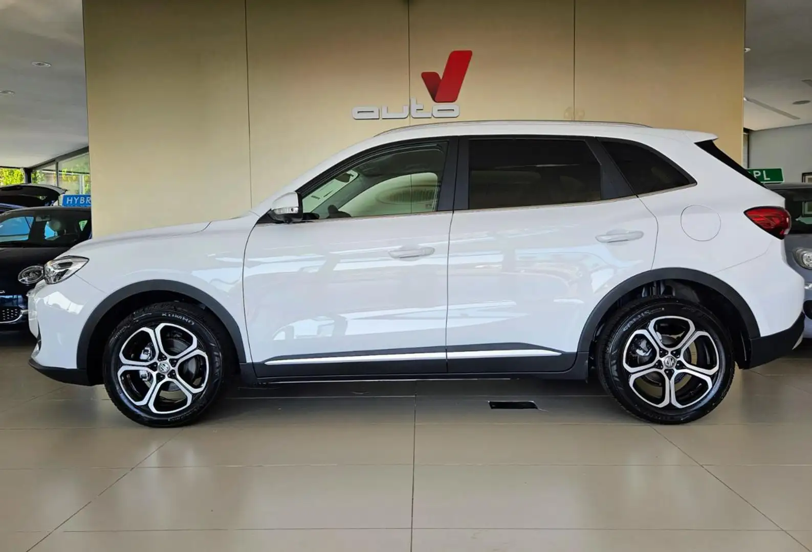 MG ZS 1.5 Comfort +TELE360 +SEDILI RISC *in arrivo* Bianco - 1