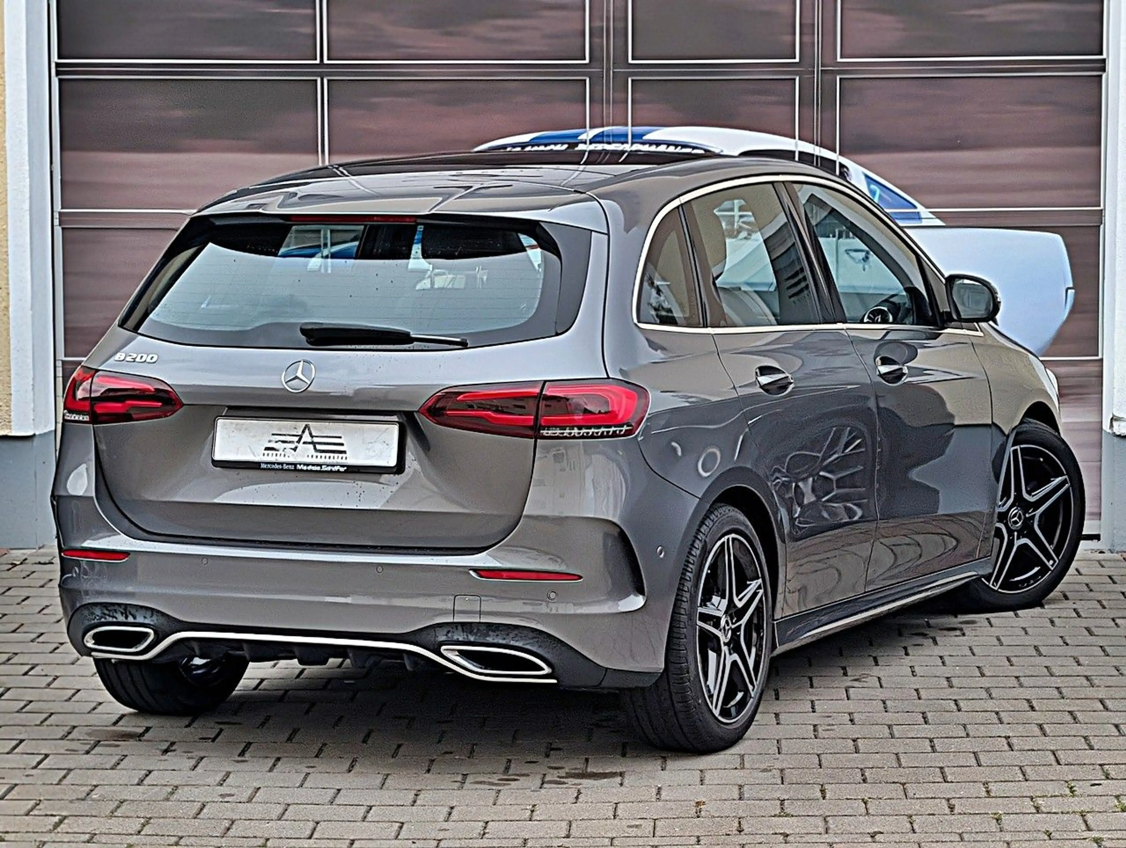 Mercedes-Benz B 200 B200*AMG-LINE/Panorama-Schiebedach/NAVI/LED* — photo 5