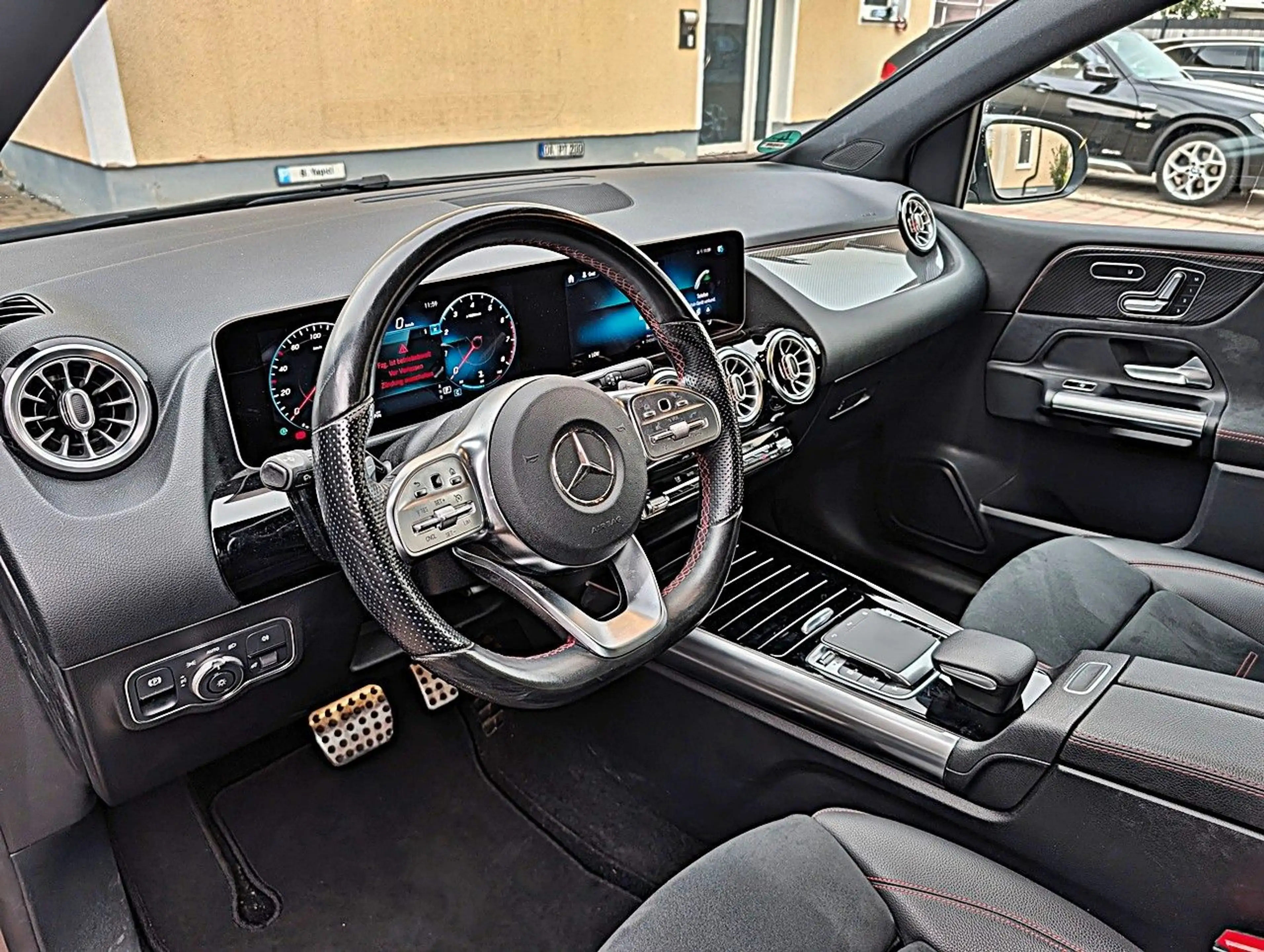 Mercedes-Benz B 200 B200*AMG-LINE/Panorama-Schiebedach/NAVI/LED* — photo 8