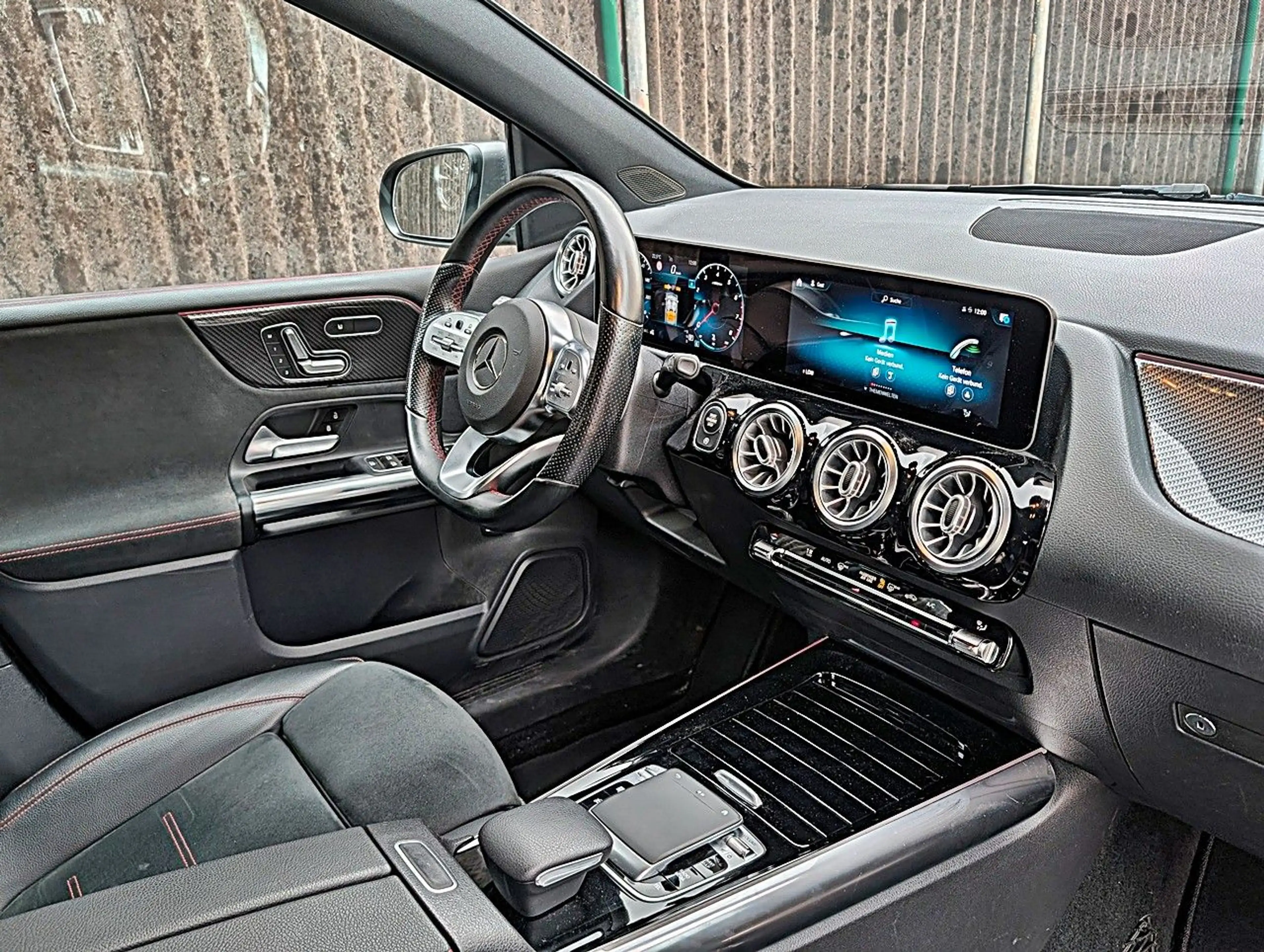 Mercedes-Benz B 200 B200*AMG-LINE/Panorama-Schiebedach/NAVI/LED* — photo 11