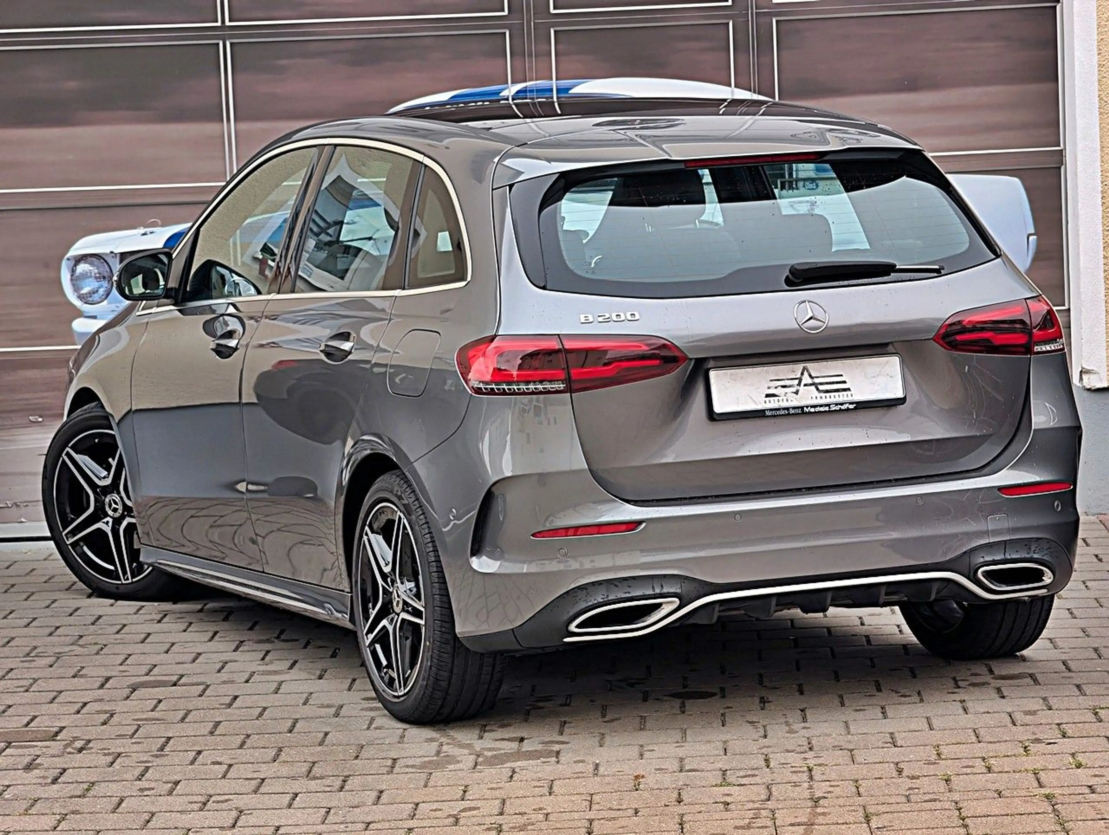Mercedes-Benz B 200 B200*AMG-LINE/Panorama-Schiebedach/NAVI/LED* — photo 4