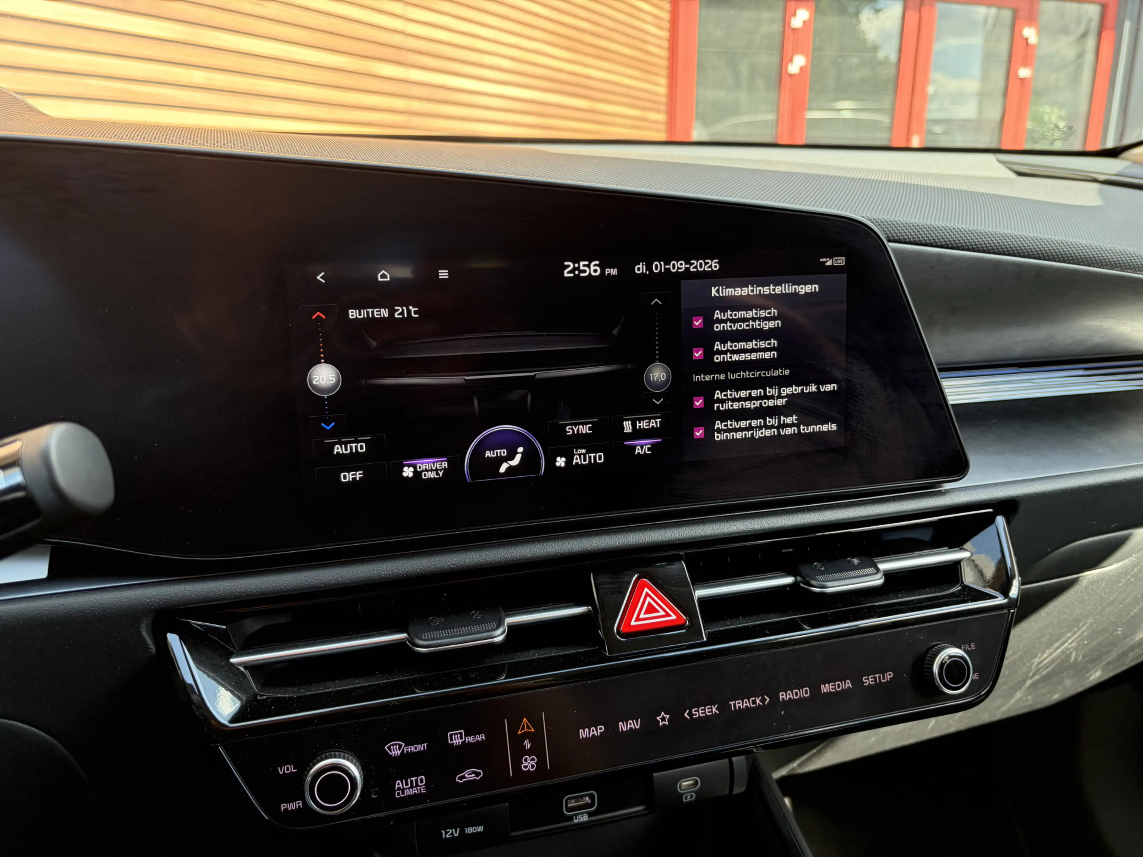 Kia e-Niro EV DynamicLine 64.8 kWh Cruise control adaptief / — photo 45