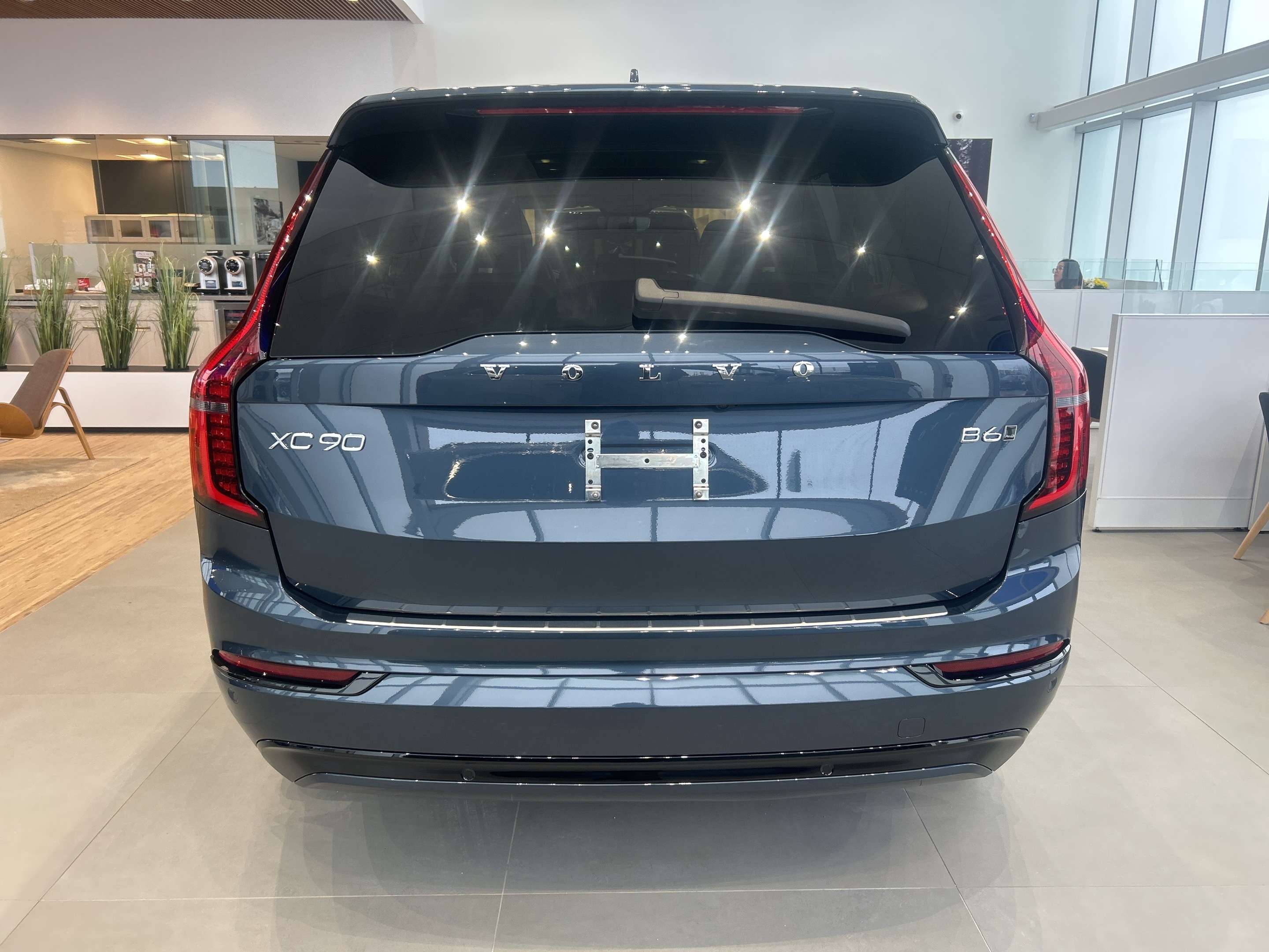 2026 Volvo XC90 B6 AWD Ultra Dark Theme 7-Seater alt 5