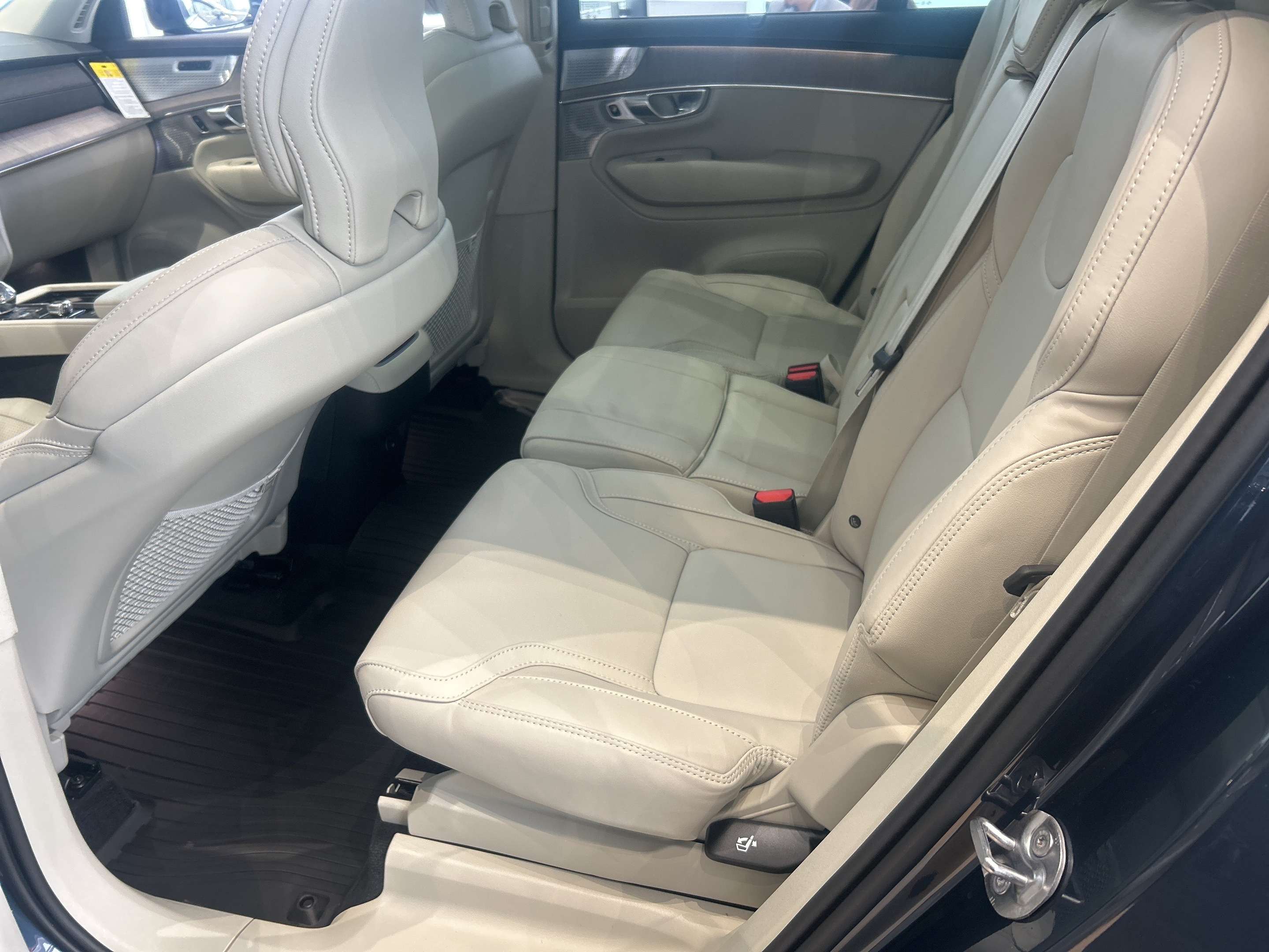 2026 Volvo XC90 B6 AWD Ultra Dark Theme 7-Seater thumb 18