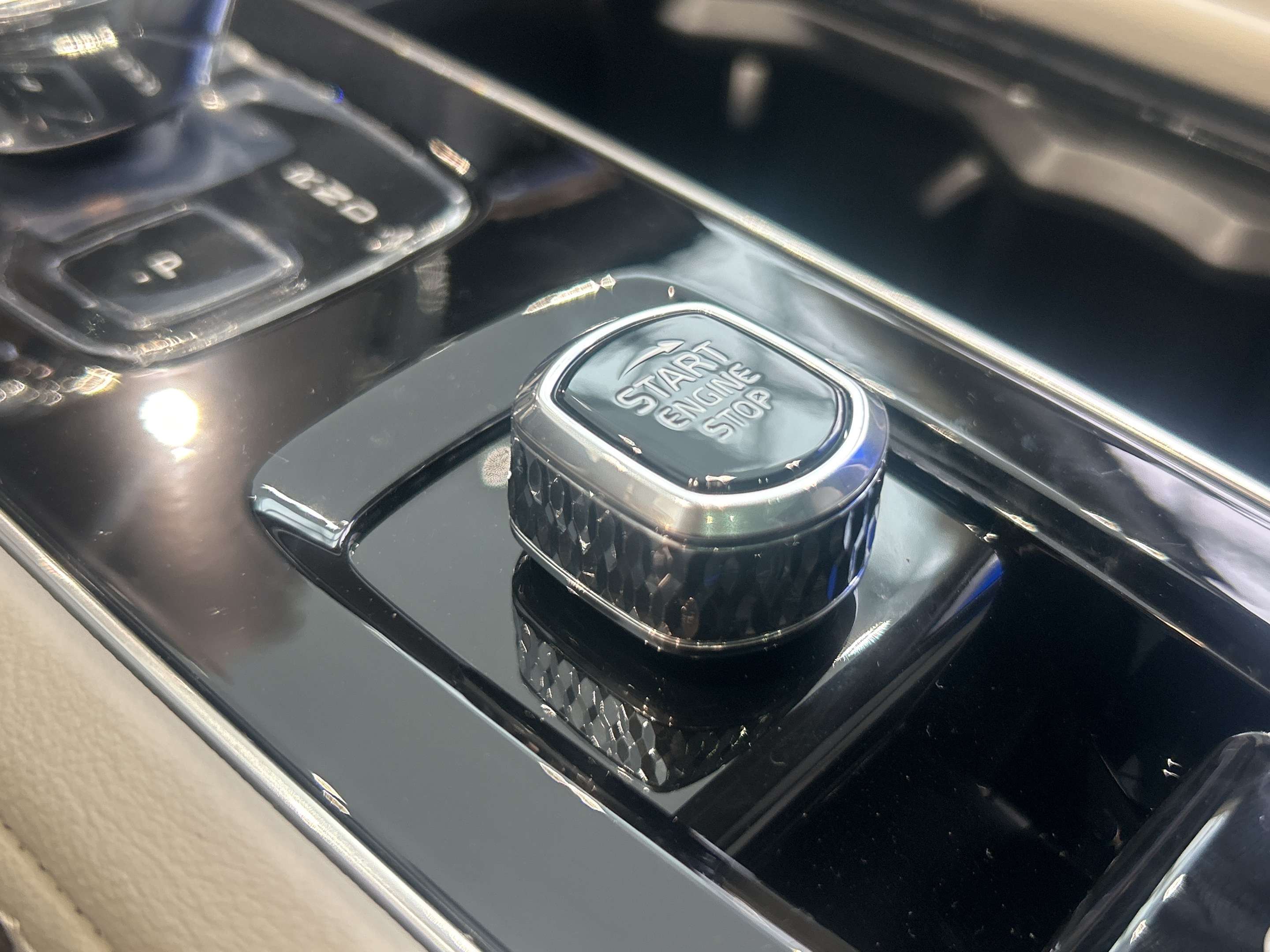 2026 Volvo XC90 B6 AWD Ultra Dark Theme 7-Seater thumb 16