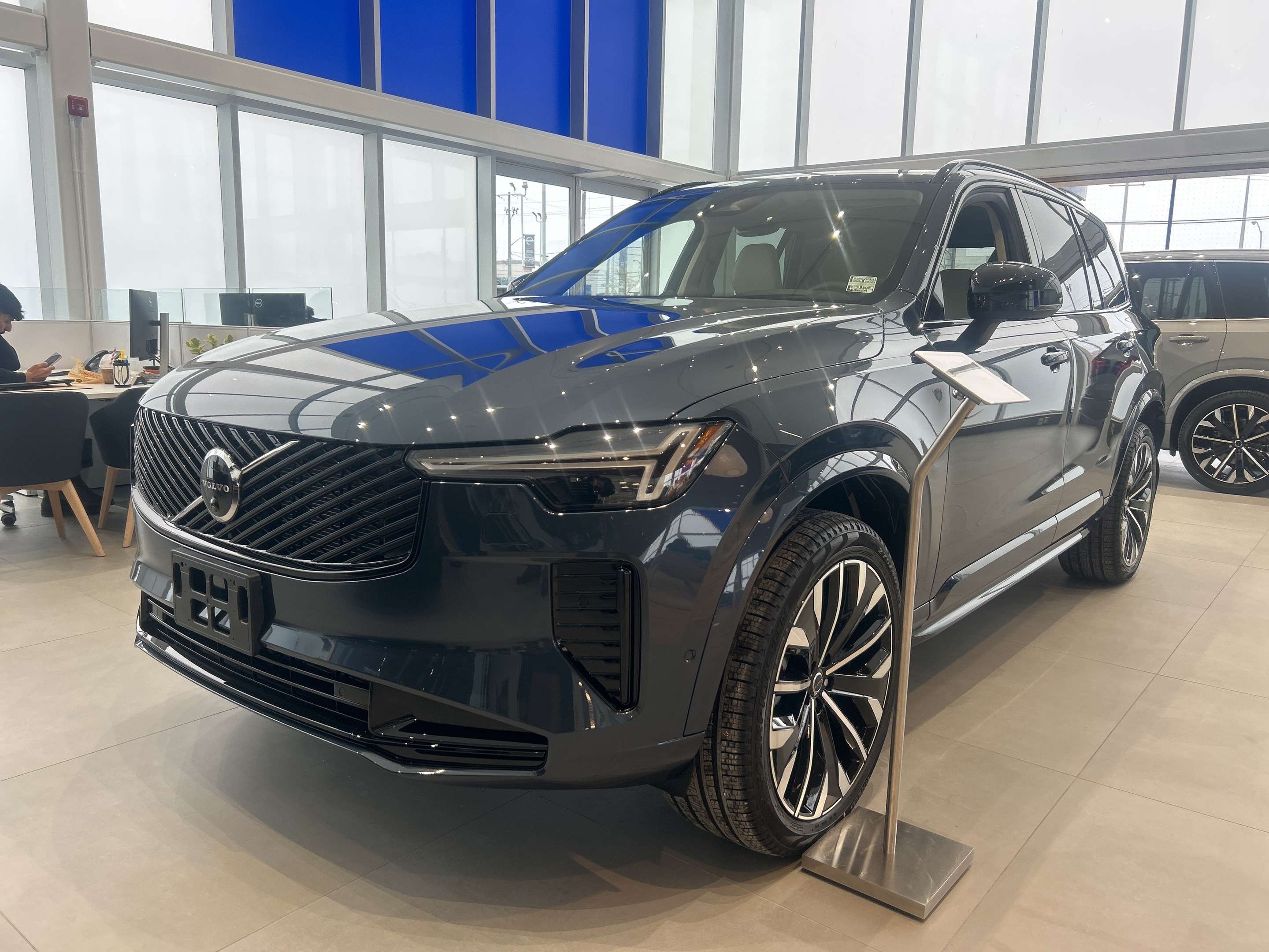 2026 Volvo XC90 B6 AWD Ultra Dark Theme 7-Seater