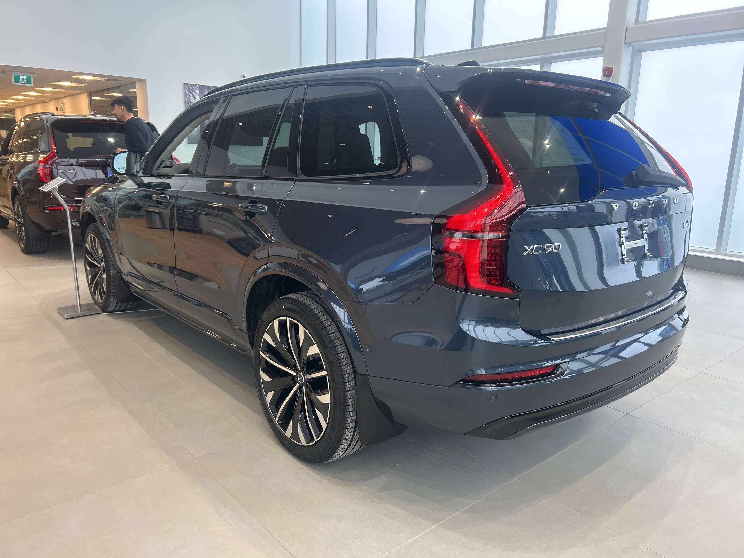 2026 Volvo XC90 B6 AWD Ultra Dark Theme 7-Seater thumb 6