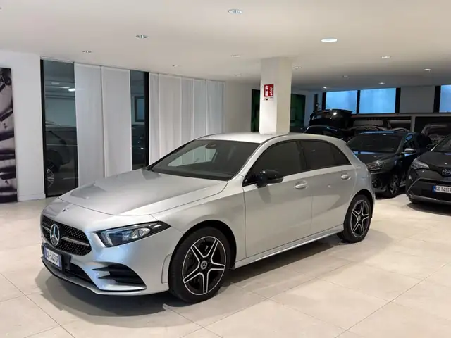 Mercedes-Benz A 250 e Plug-In-hybrid EQ Premium AMG Fari LED 18”